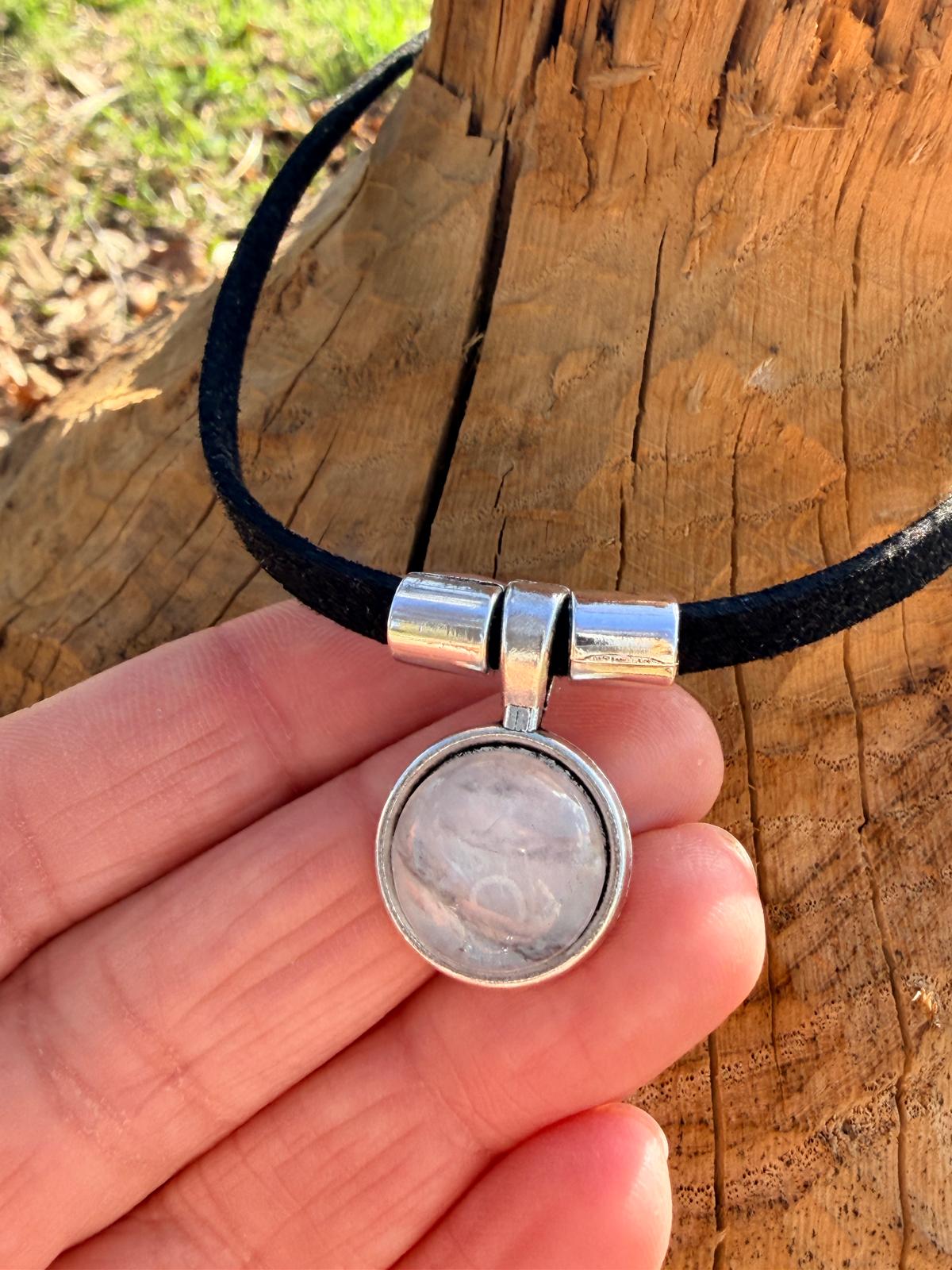 Choker z kwarcem – talizman harmonii, boho naszyjnik z kamieniem naturalnym