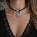 Choker „Midnight Sun” – siła światła w mrocznej odsłonie