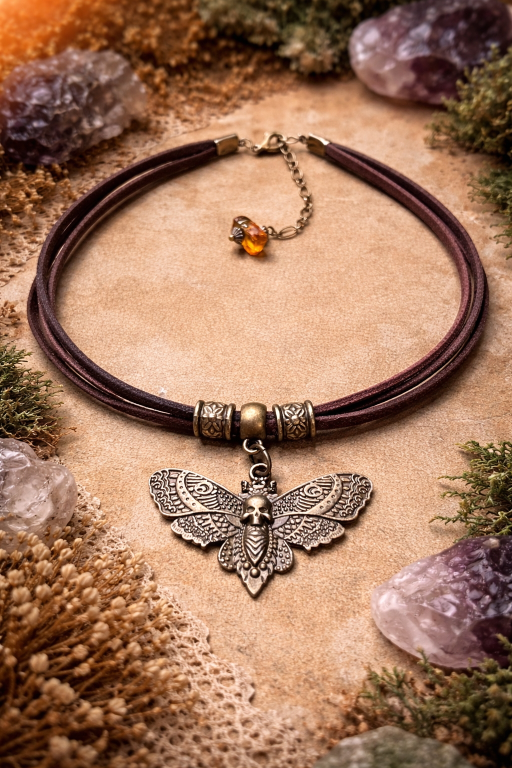 Choker „Mystic Moth” – talizman przemiany