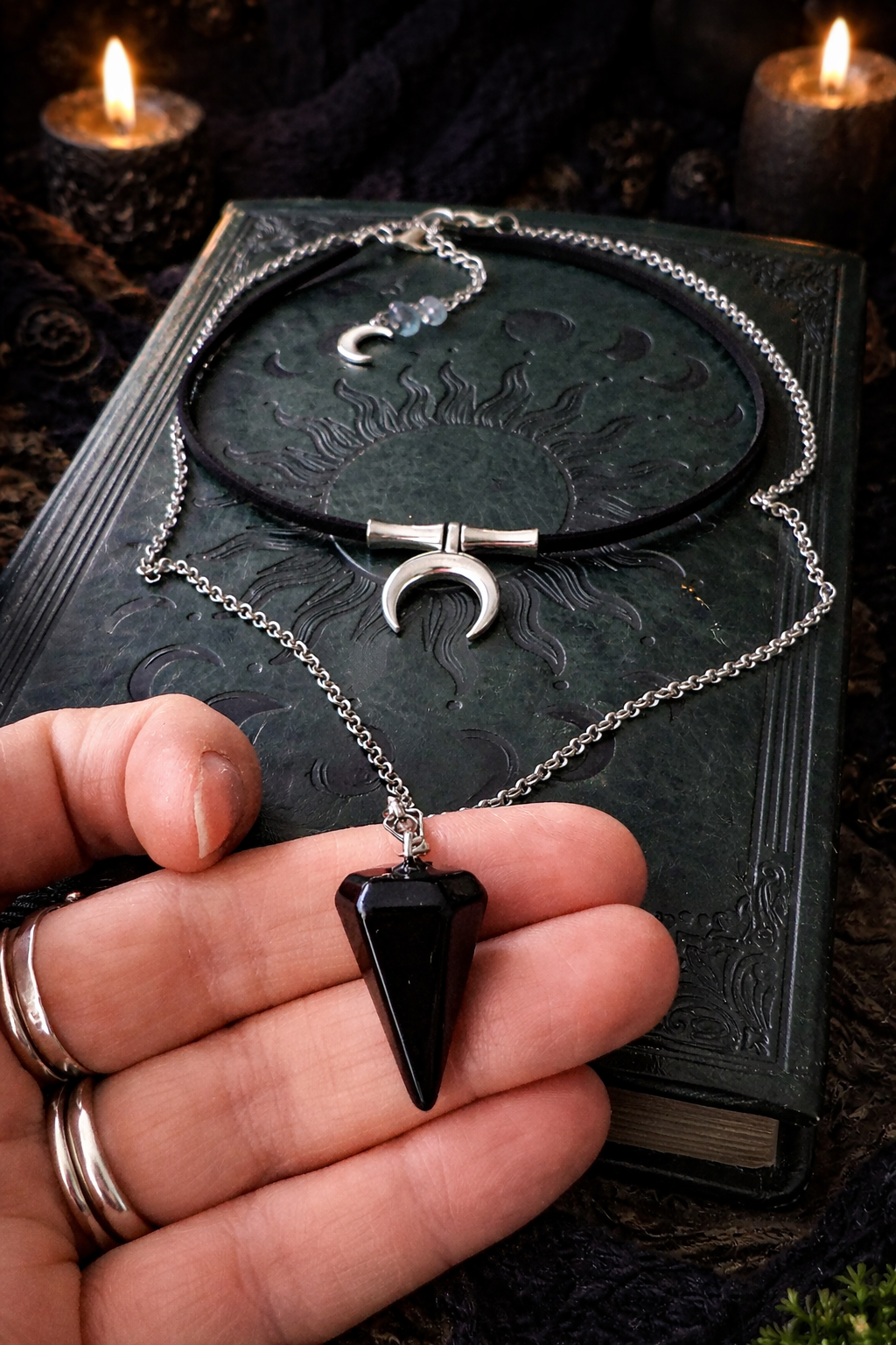 Lunula i Turmalin – Amulet Ochrony.