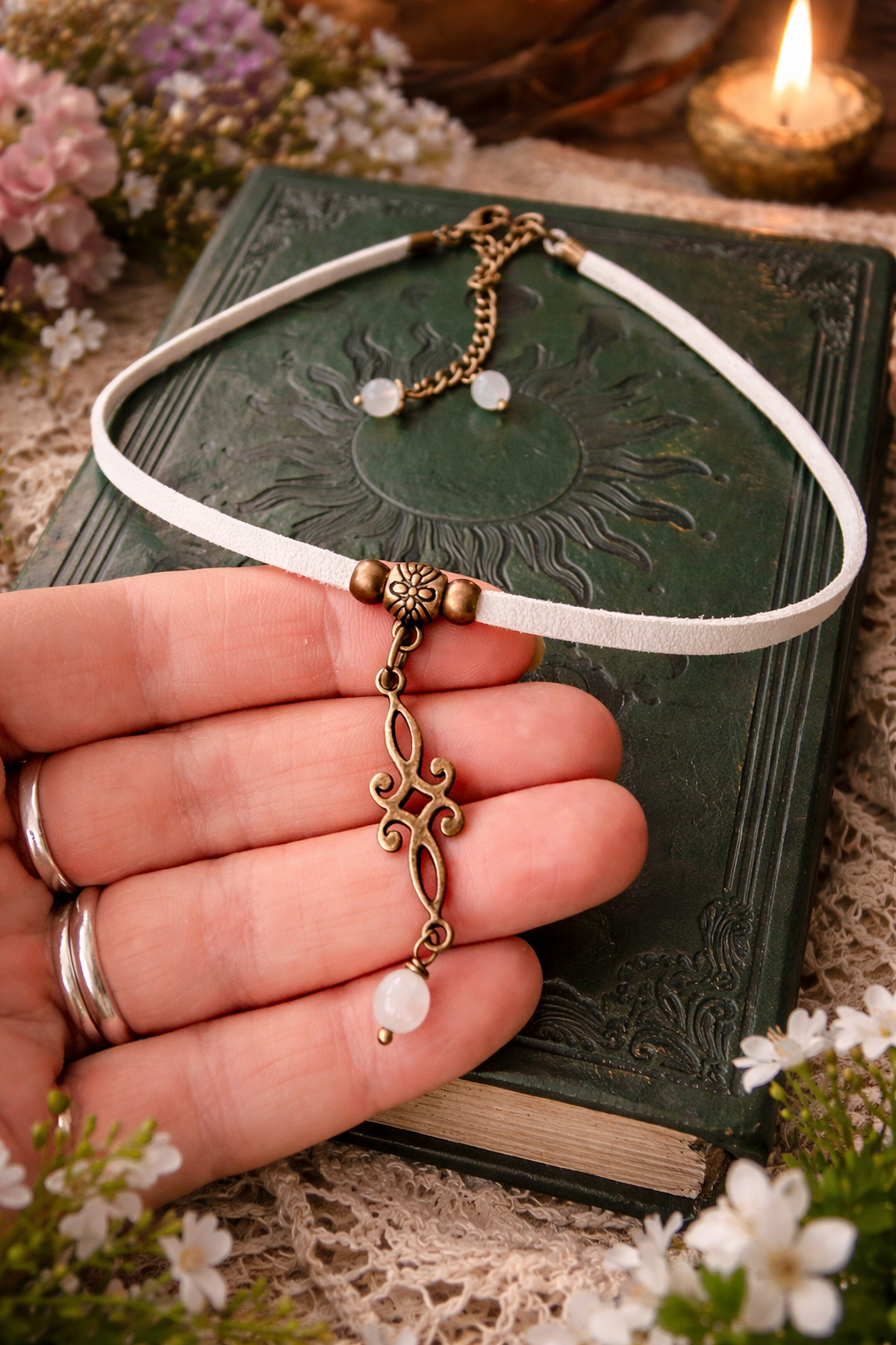 ✨ Choker „Księżycowa Cisza” ✨ Biały choker boho z księzycowym kamieniem.