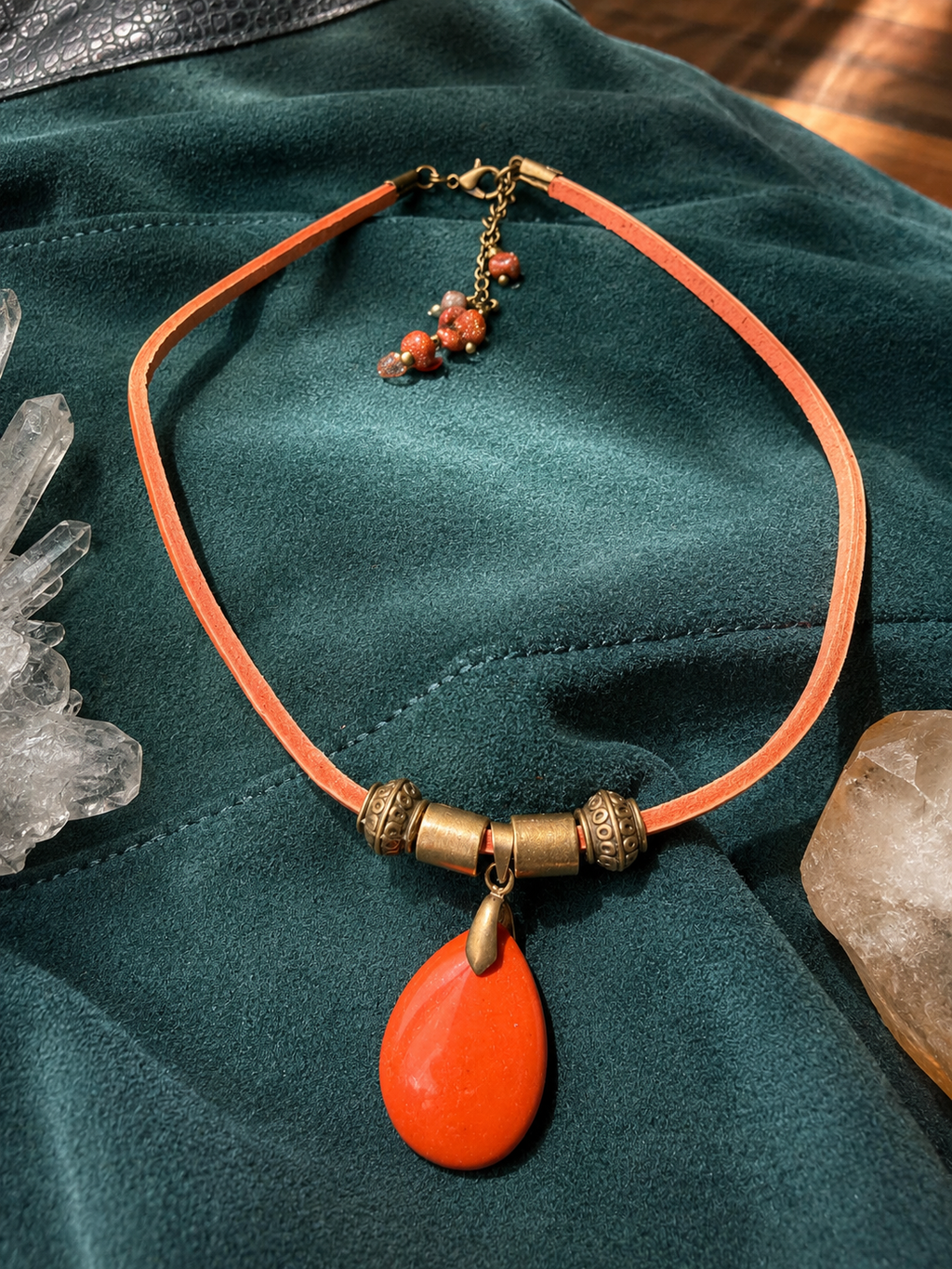 Choker z czerwonym jaspisem – naturalna skóra z Indii | Boho naszyjnik z kamieniem naturalnym | AgnesArte