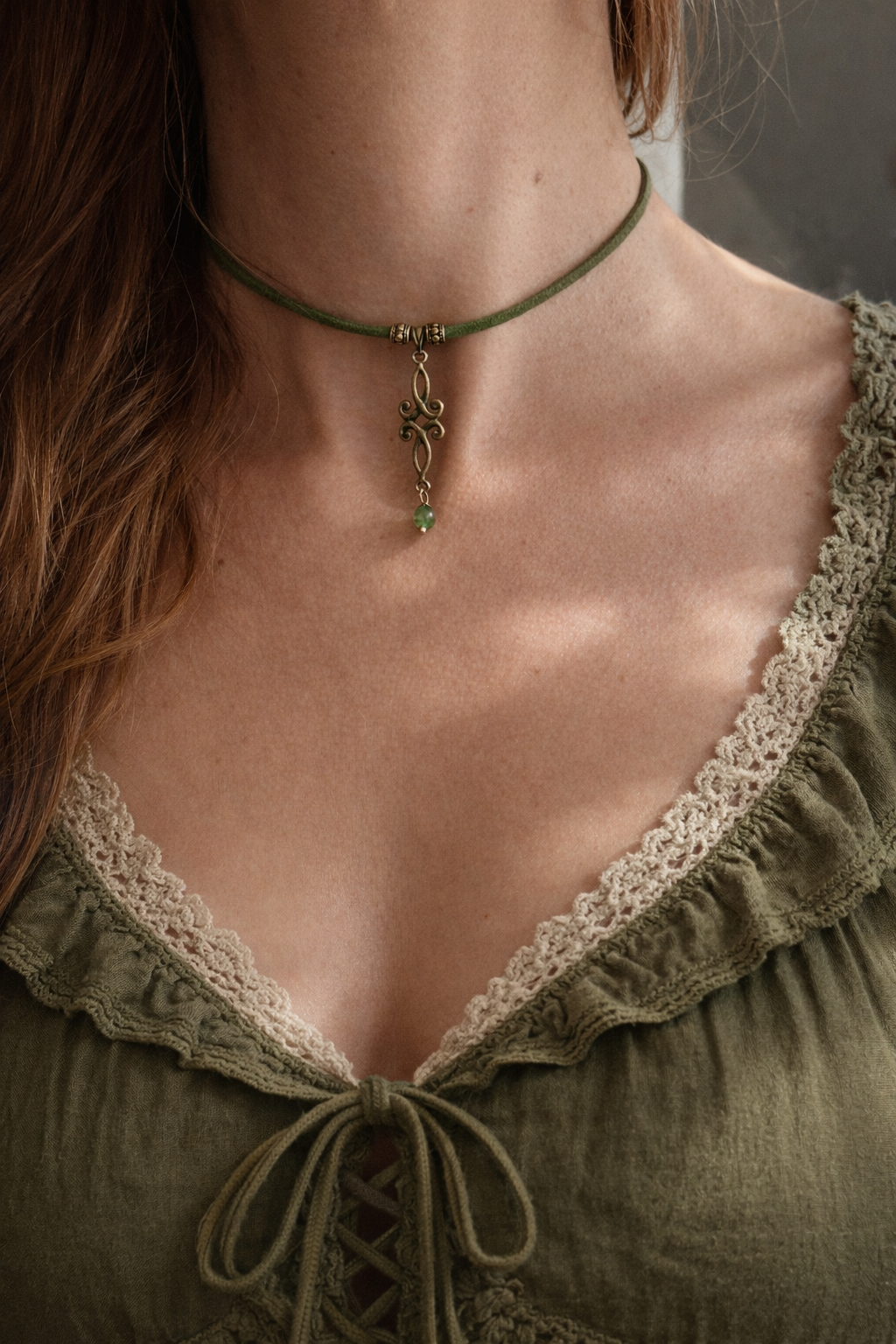💚 Choker Boho z zielonym kamieniem – subtelna elegancja natury 💚