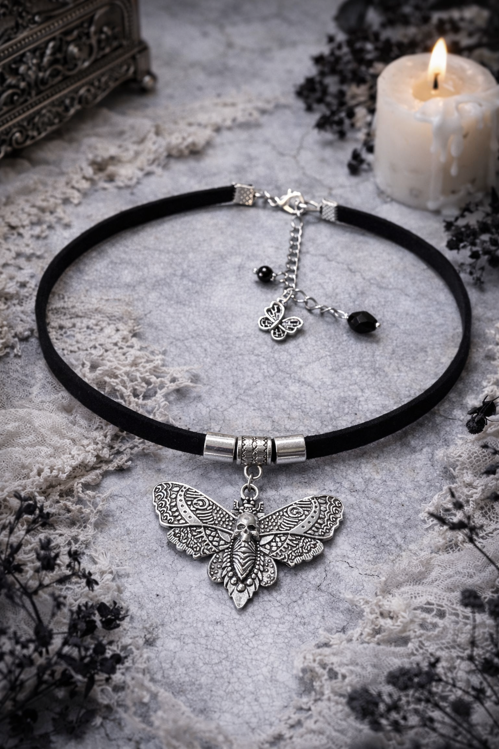 Cień Nocy – gothic choker z mistyczną ćmą