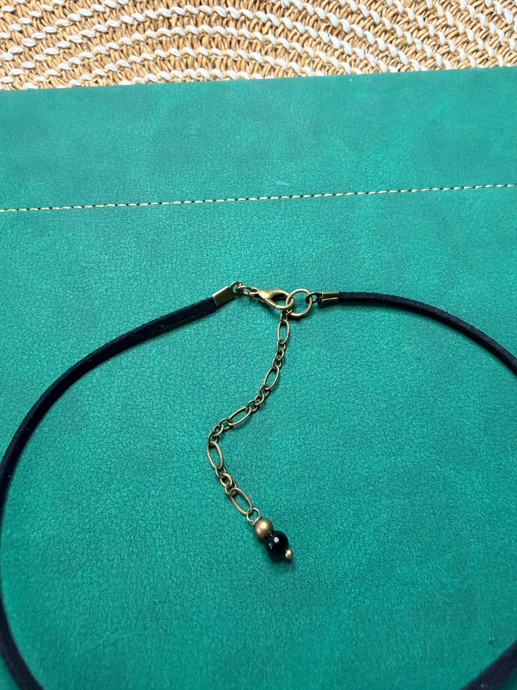 Choker ze słońcem i księżycem – symbol harmonii