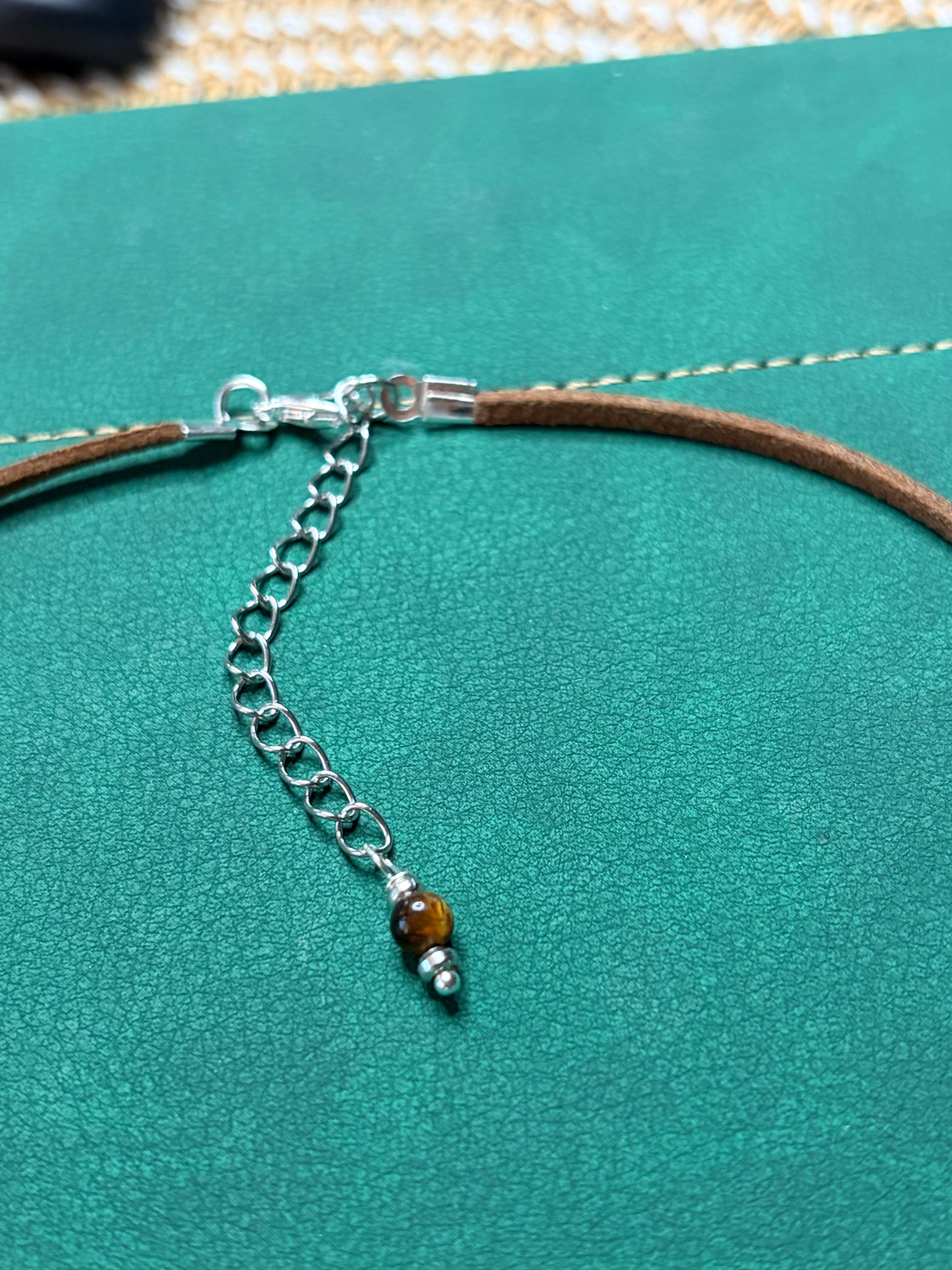 Choker z motylem – symbol przemiany i wolności
