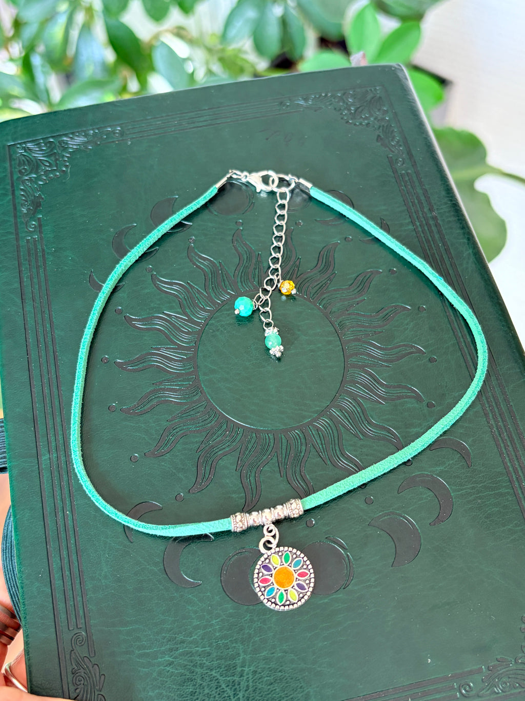 Wiosenny choker z kolorową mandalą – energia, radość i kolor 💚