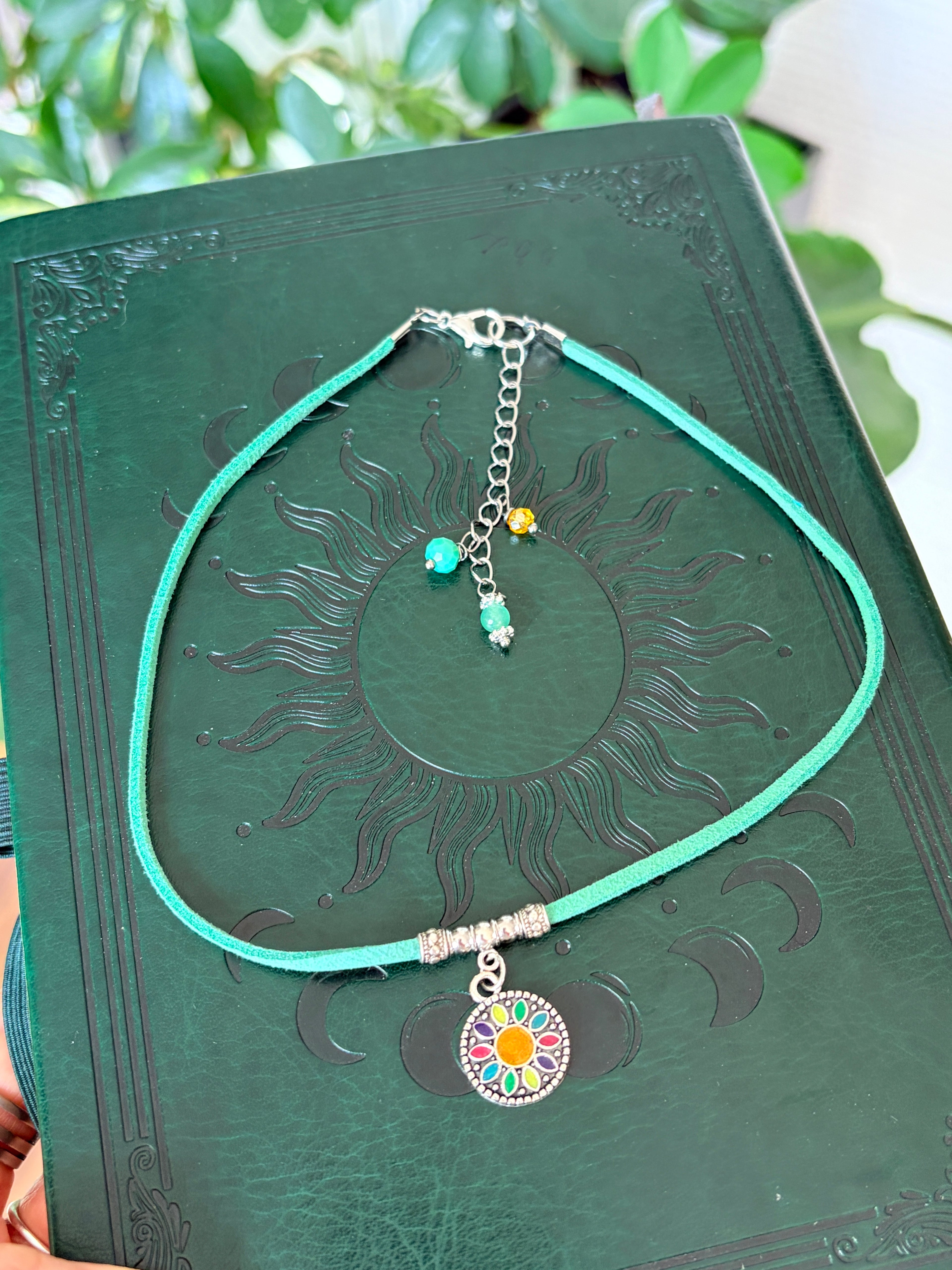 Wiosenny choker z kolorową mandalą – energia, radość i kolor 💚