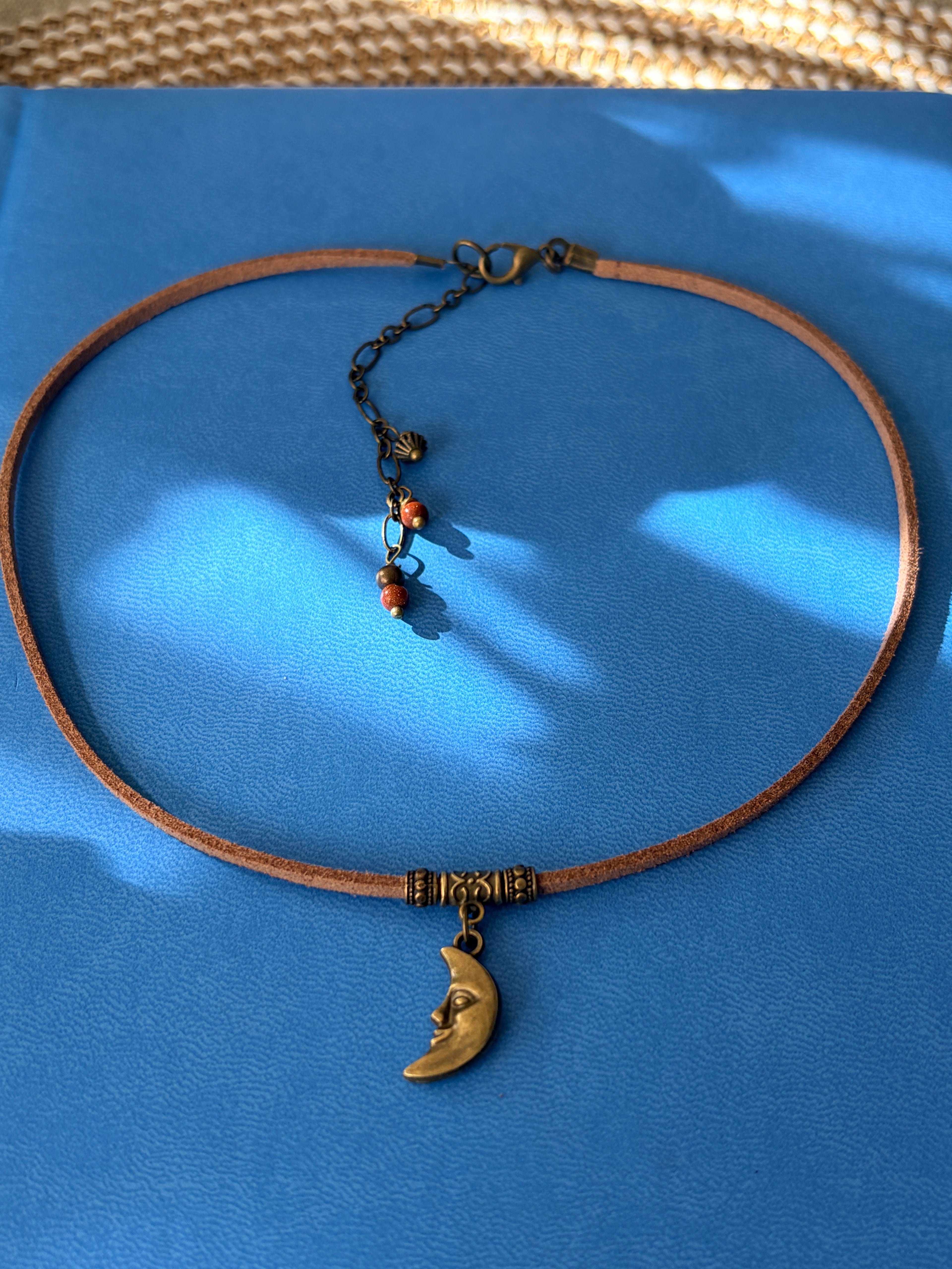 🌙 Choker z księżycem – delikatna nocna magia 🌙