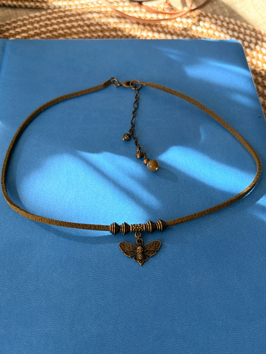 🦋 Choker z ćmą – symbol przemiany 🦋
