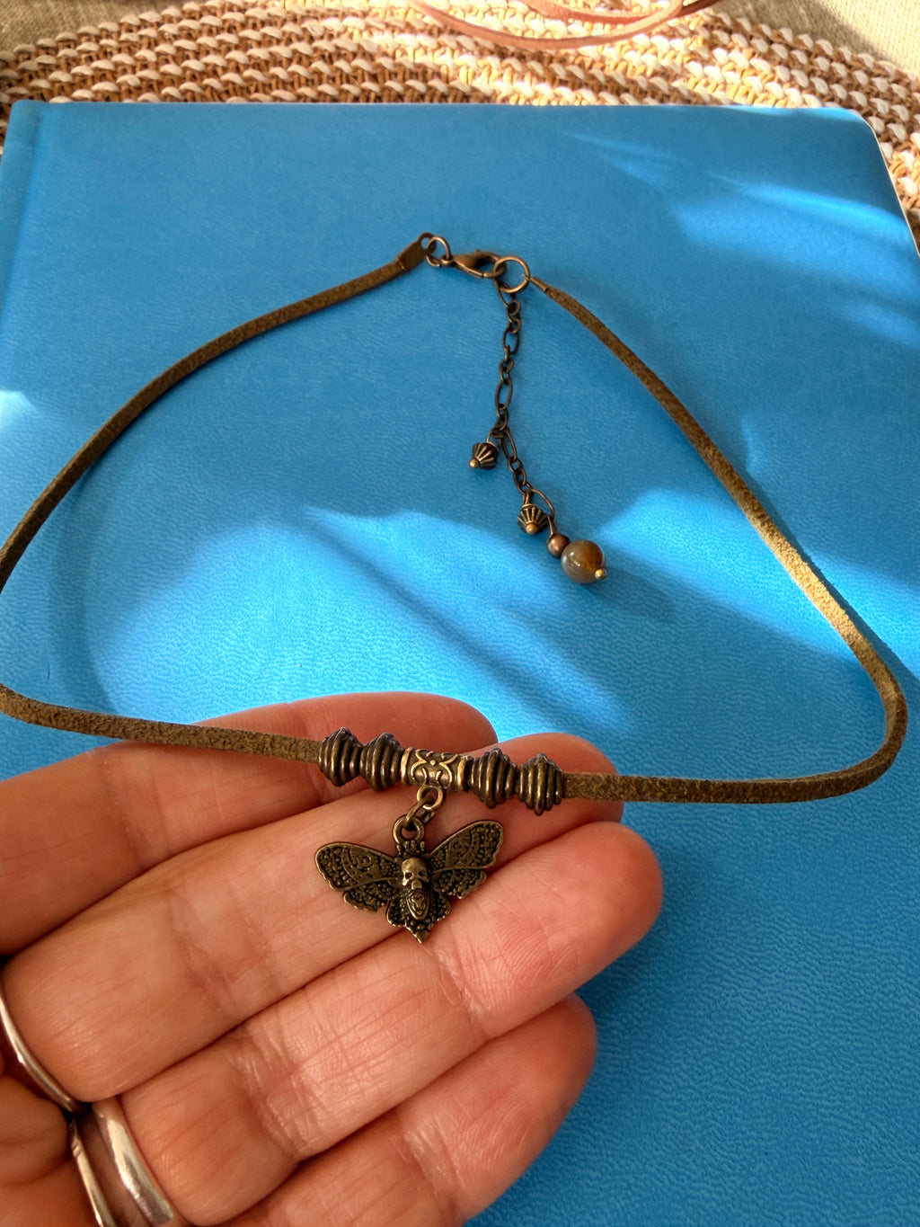 🦋 Choker z ćmą – symbol przemiany 🦋