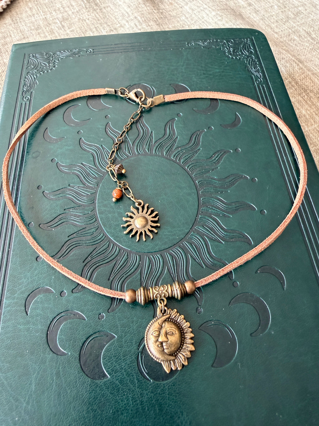 ✨ Choker Słońce & Księżyc – harmonia światła i cienia ✨