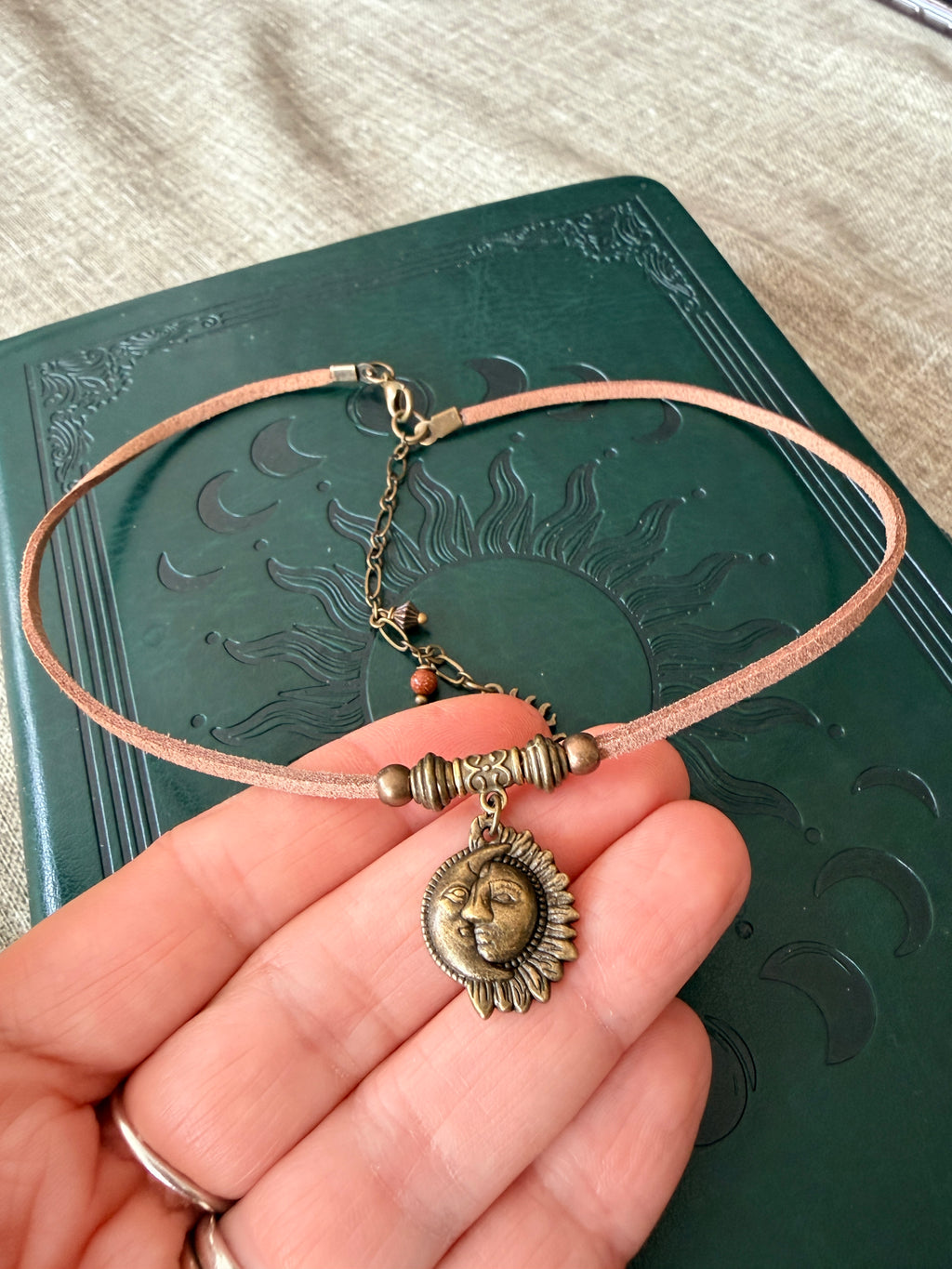 ✨ Choker Słońce & Księżyc – harmonia światła i cienia ✨