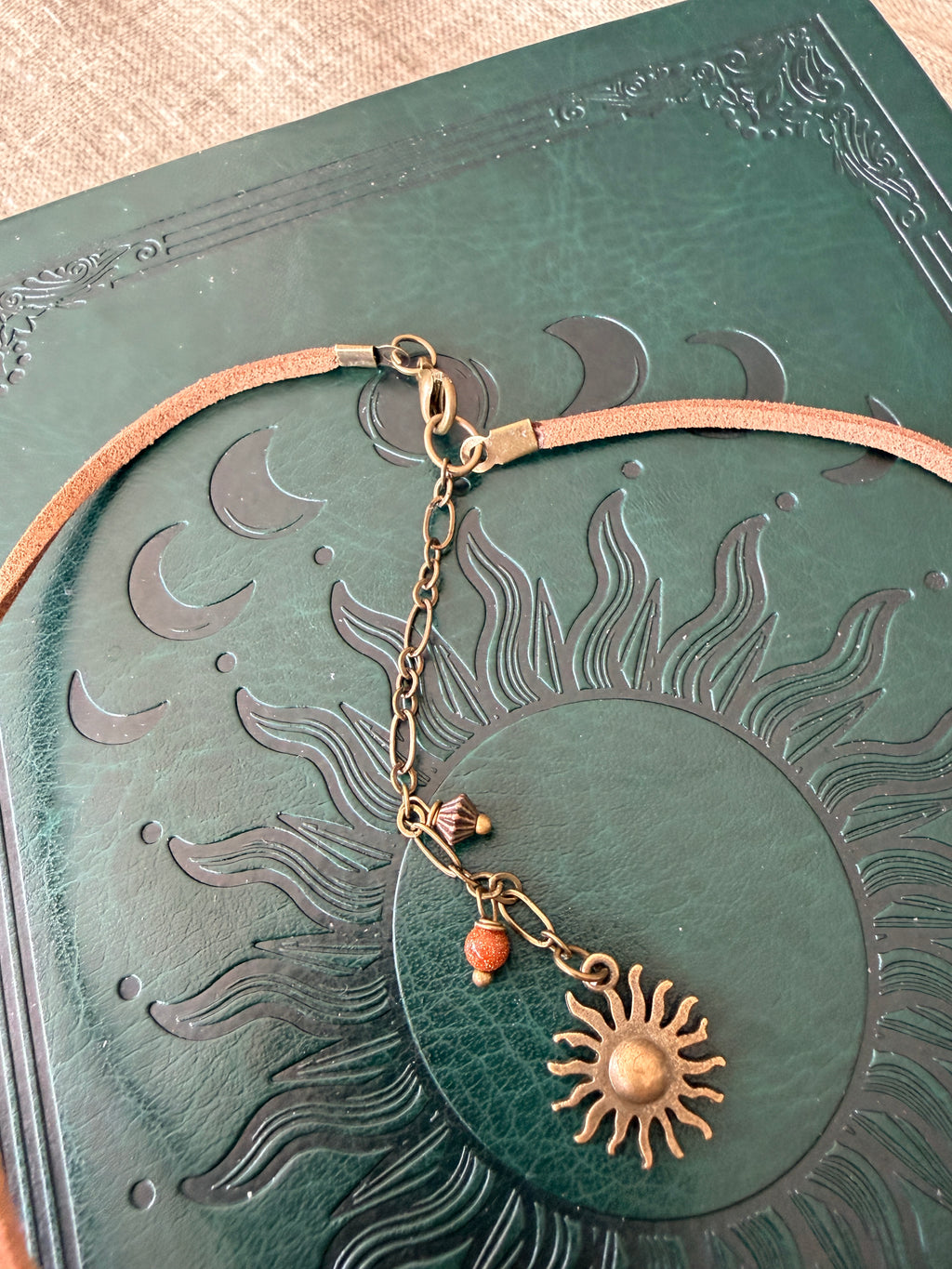 ✨ Choker Słońce & Księżyc – harmonia światła i cienia ✨