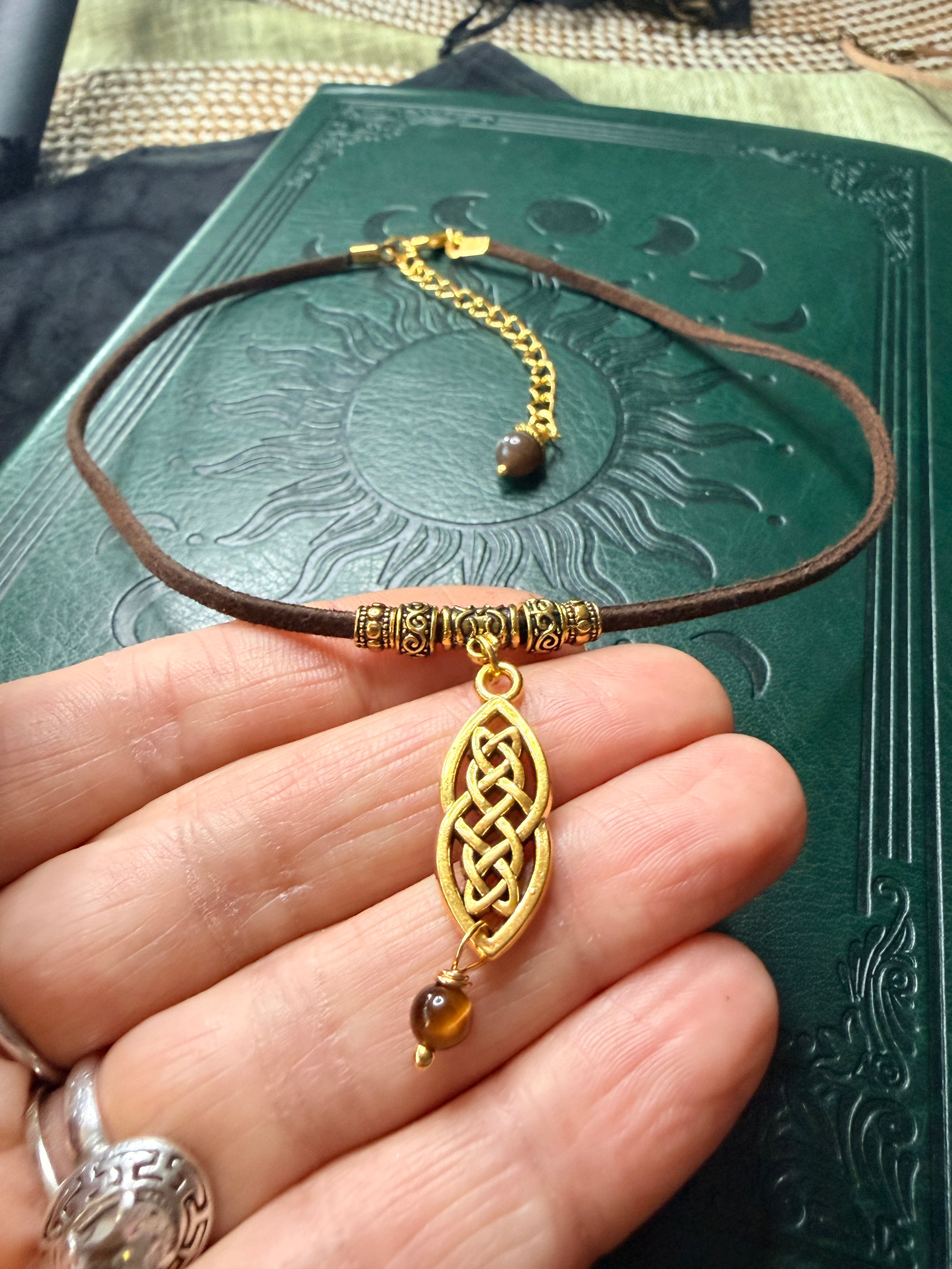 Brązowy agat… kamień, który uspokaja i przyciąga dobrą energię 🤎✨