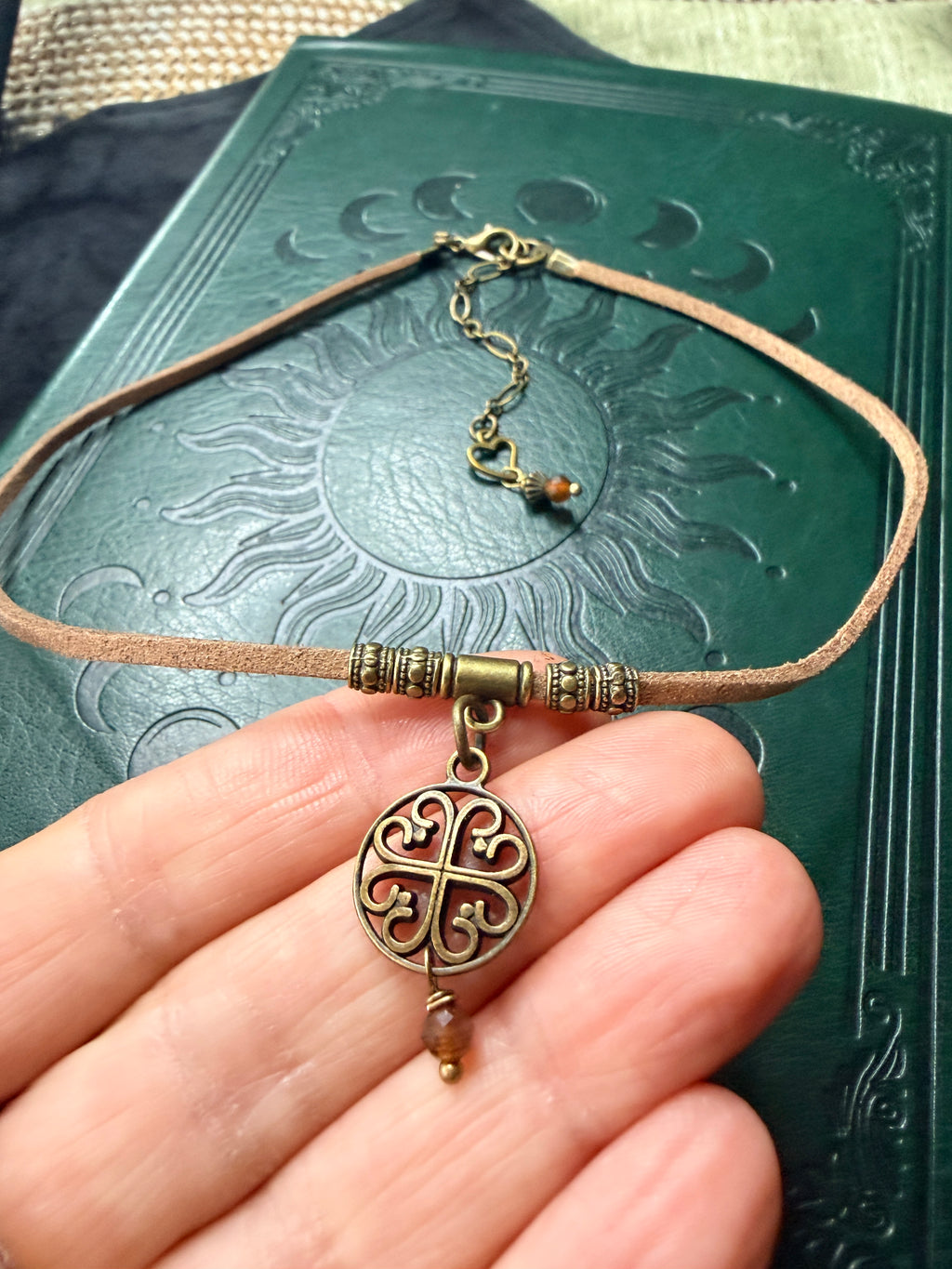 Brązowy agat… kamień równowagi i spokoju 🌿✨