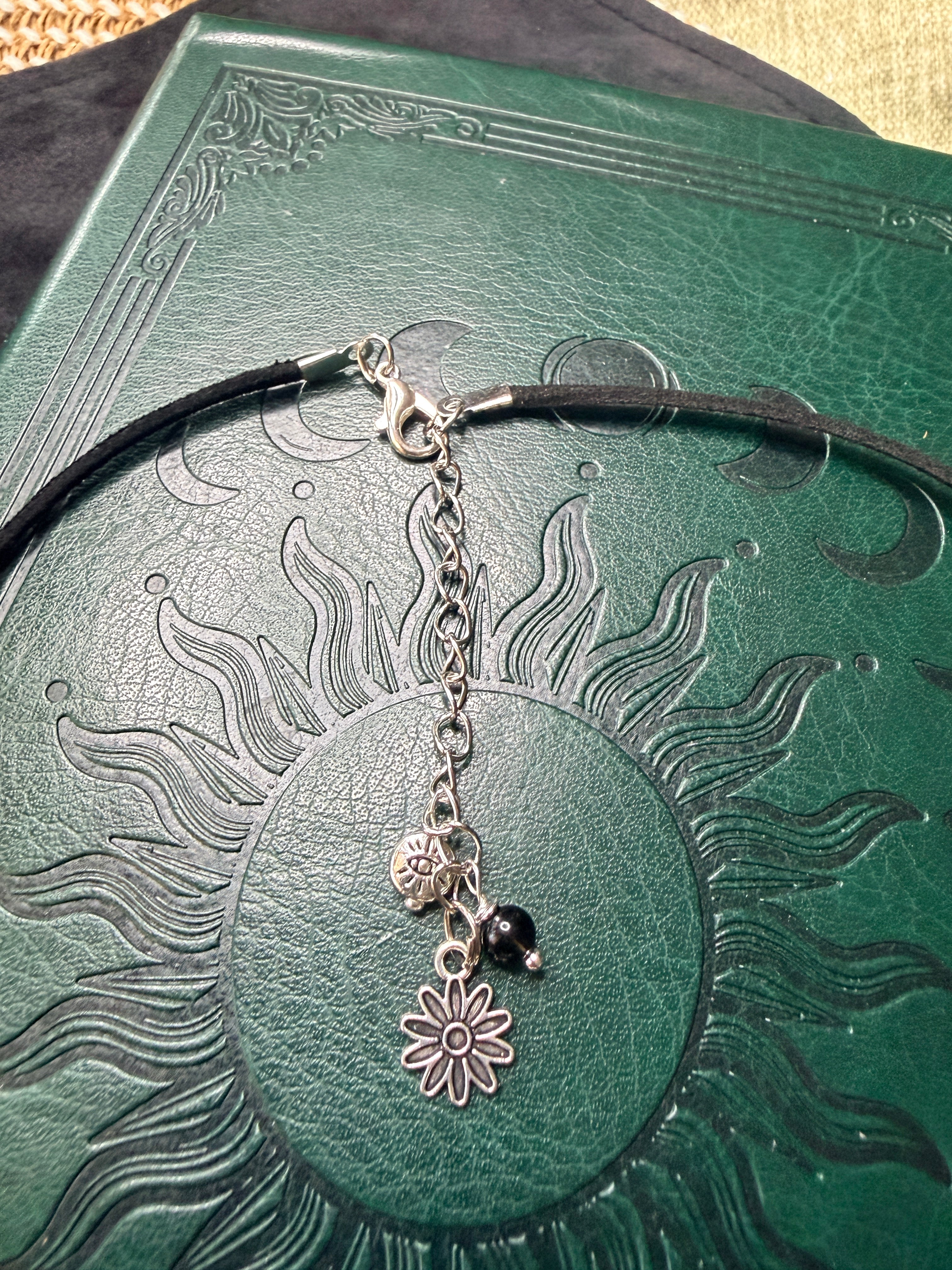 ✨ Choker z czarnym turmalinem – talizman ochrony i siły ✨