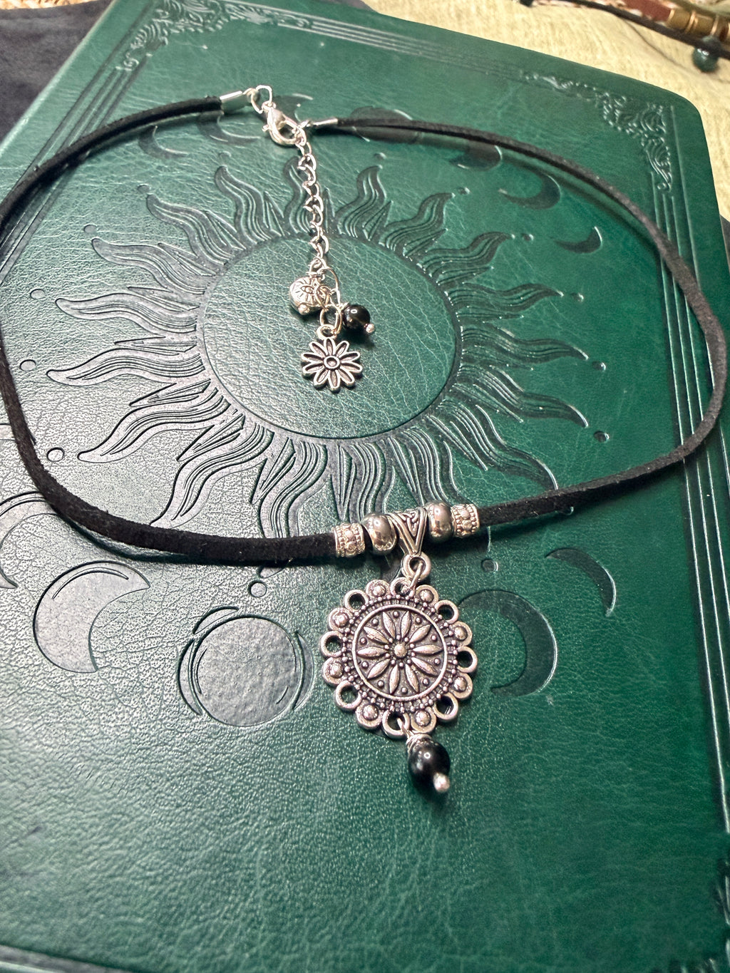 ✨ Choker z czarnym turmalinem – talizman ochrony i siły ✨