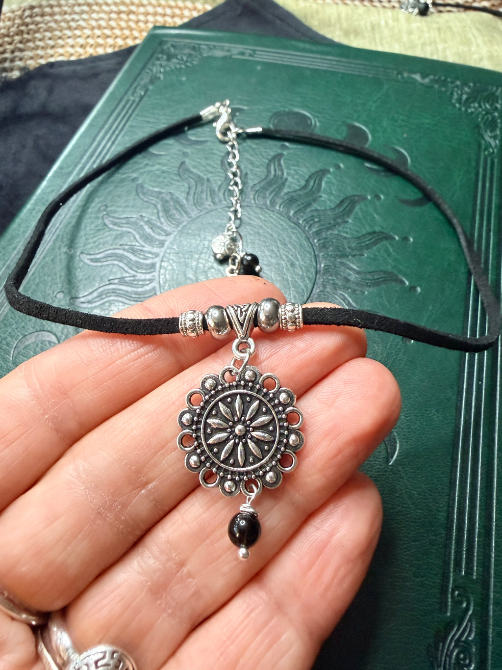 ✨ Choker z czarnym turmalinem – talizman ochrony i siły ✨