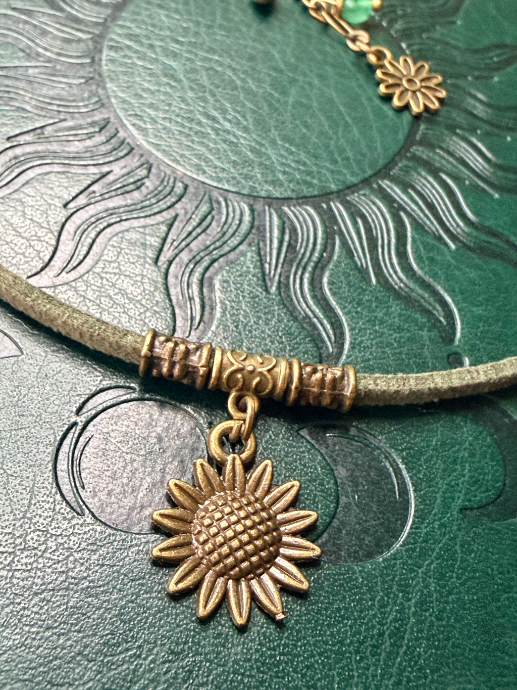 ✨ Choker Słonecznik – talizman światła i wewnętrznej siły ✨