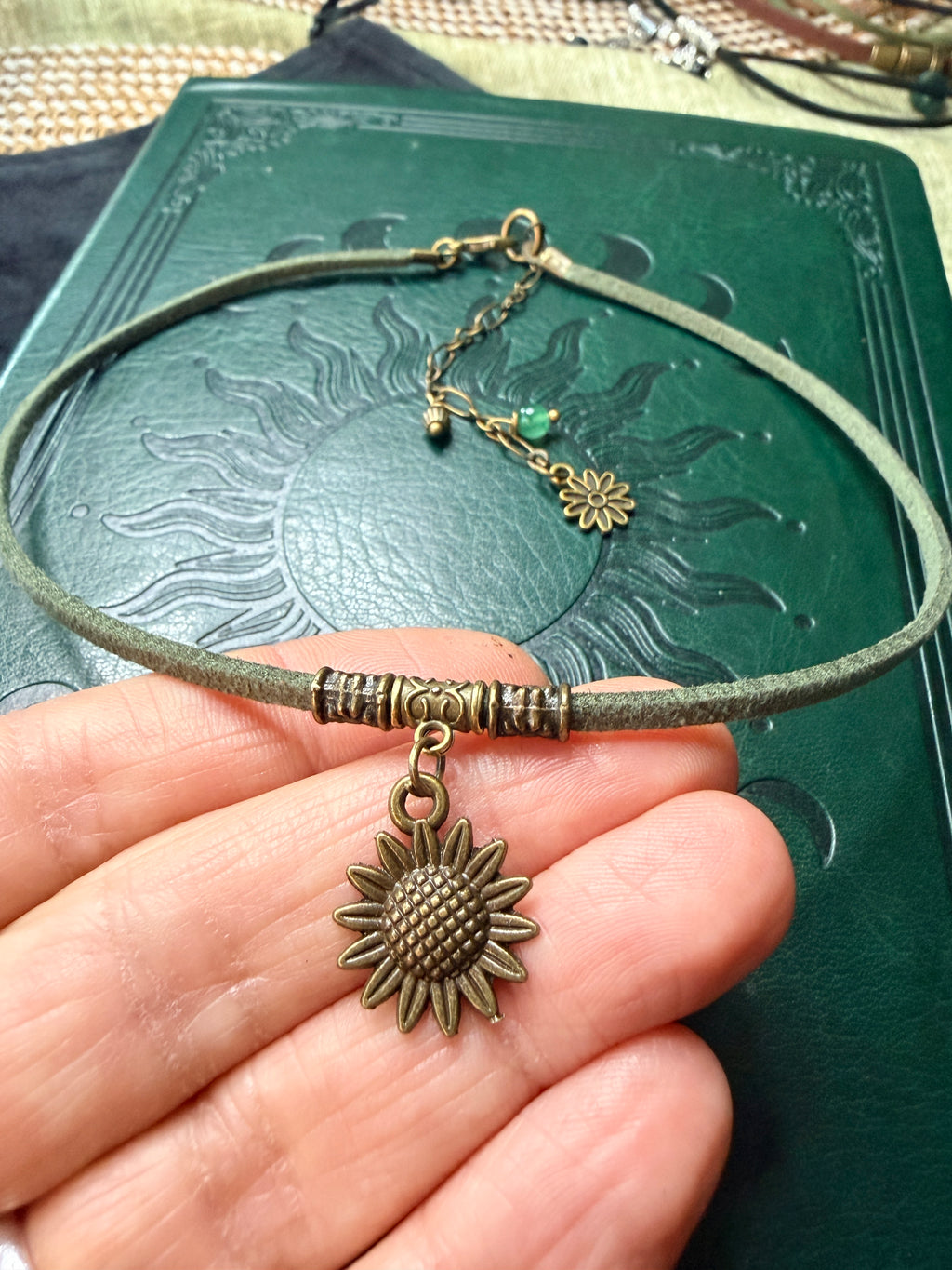 ✨ Choker Słonecznik – talizman światła i wewnętrznej siły ✨