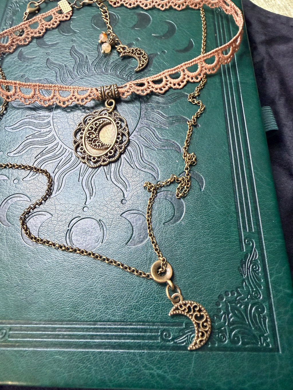 🌙 Moon Ritual – Naszyjnik Boho Gothic z Magią Intuicji