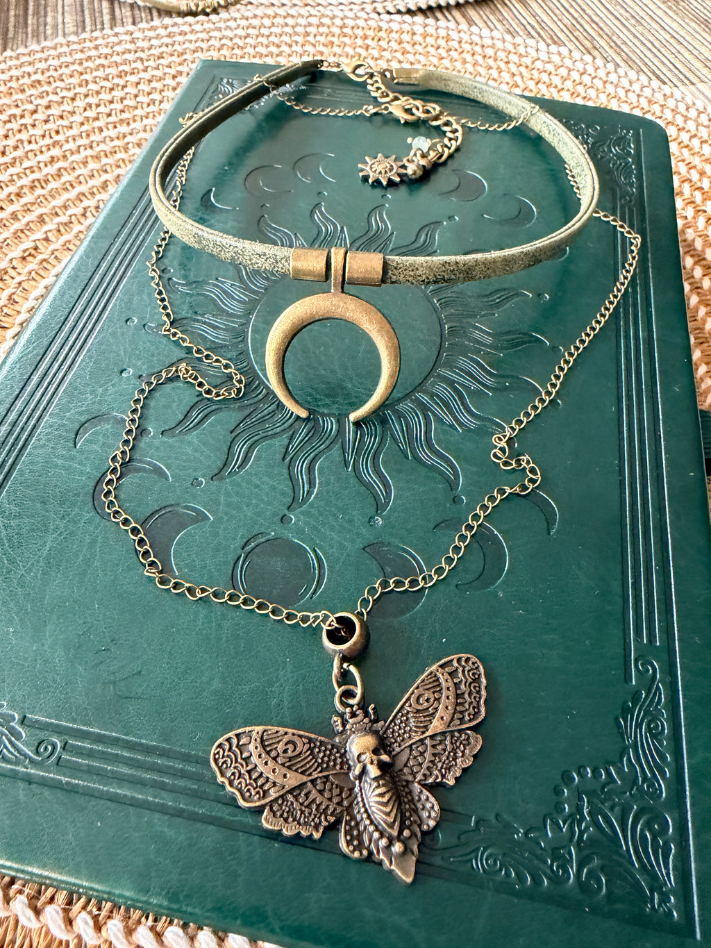 Choker boho lunula + naszyjnik ćma | zestaw vintage gothic