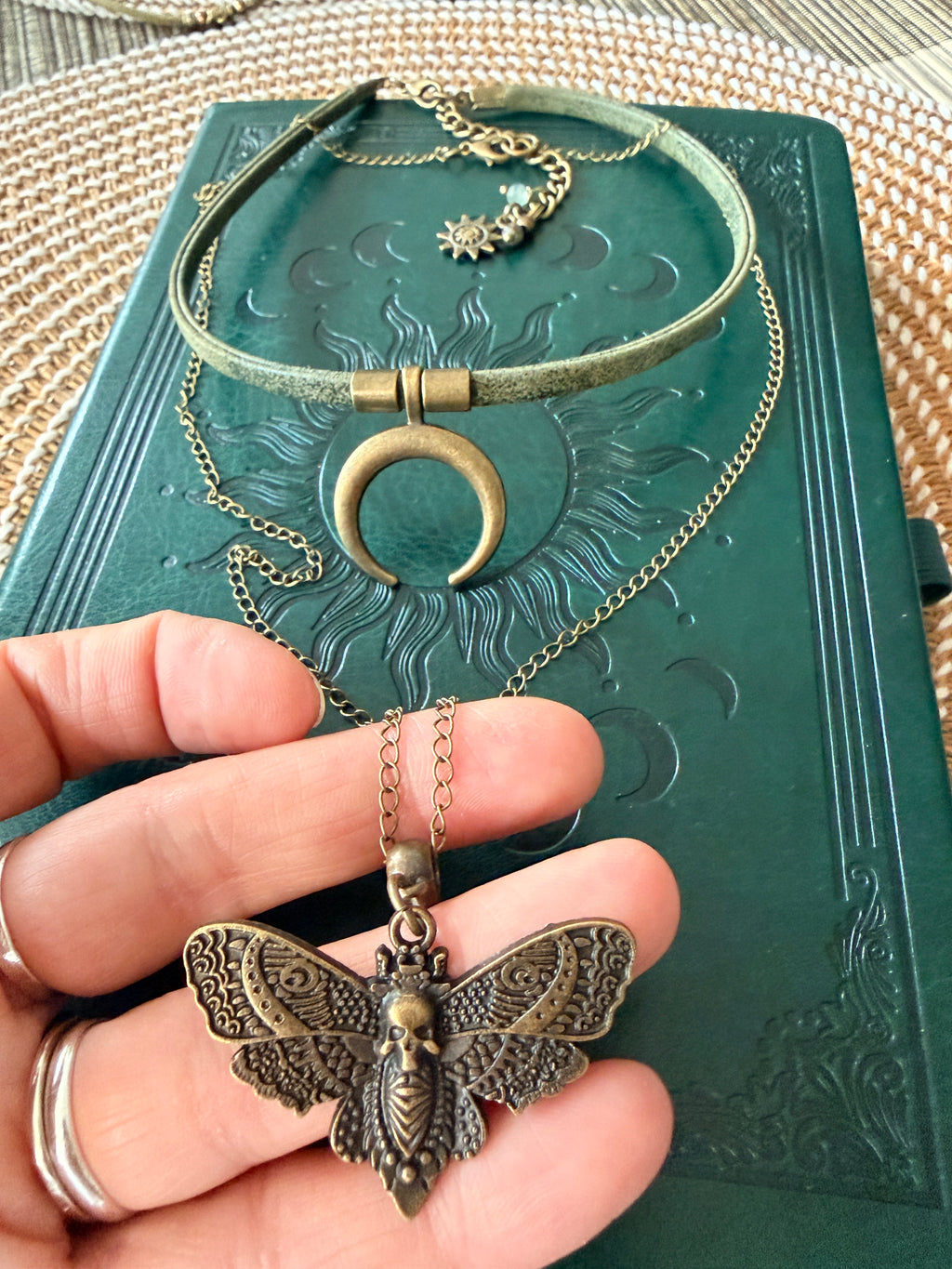 Choker boho lunula + naszyjnik ćma | zestaw vintage gothic