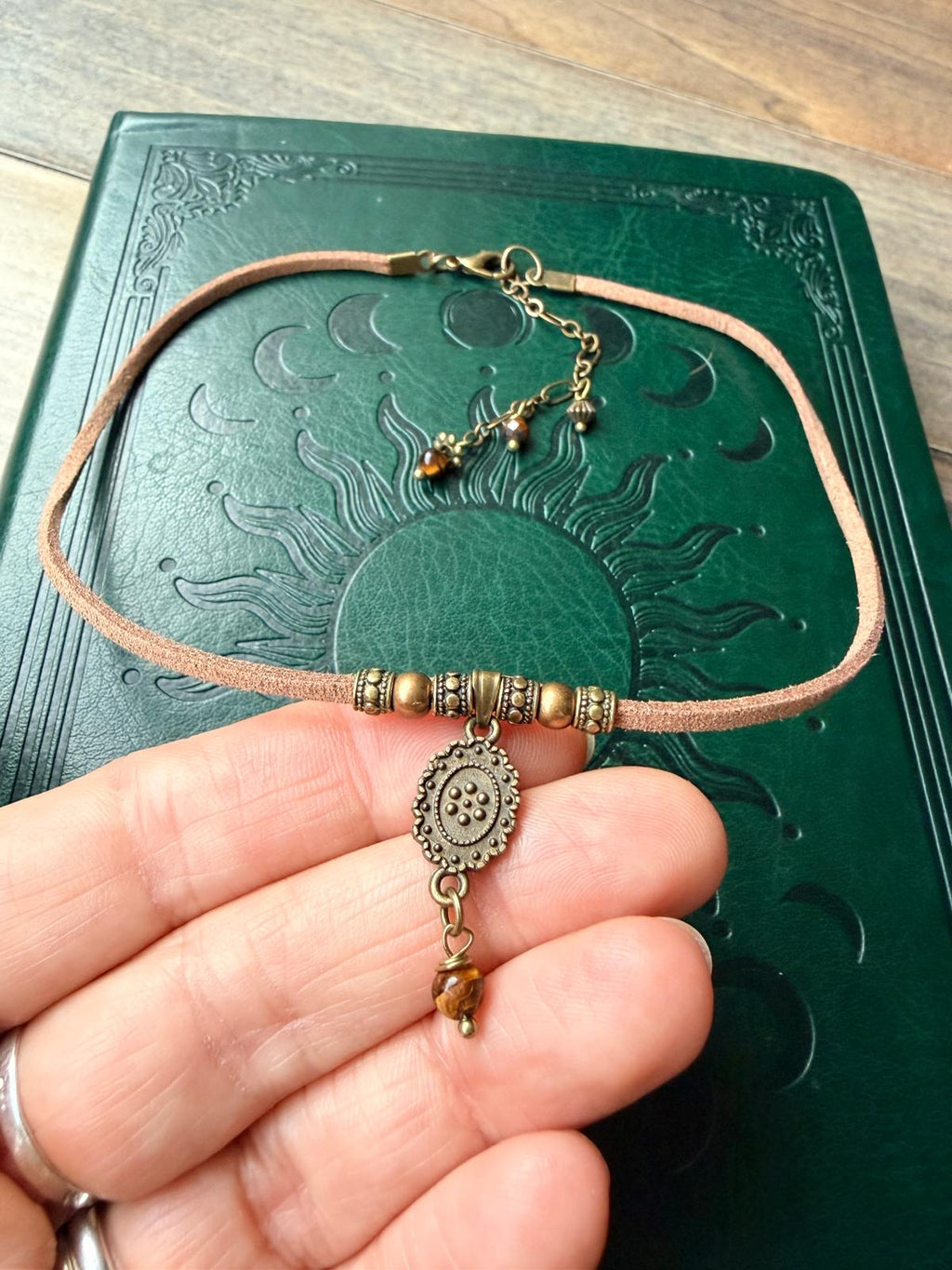 Choker z tygrysim okiem – brązowy boho naszyjnik, talizman siły i ochrony