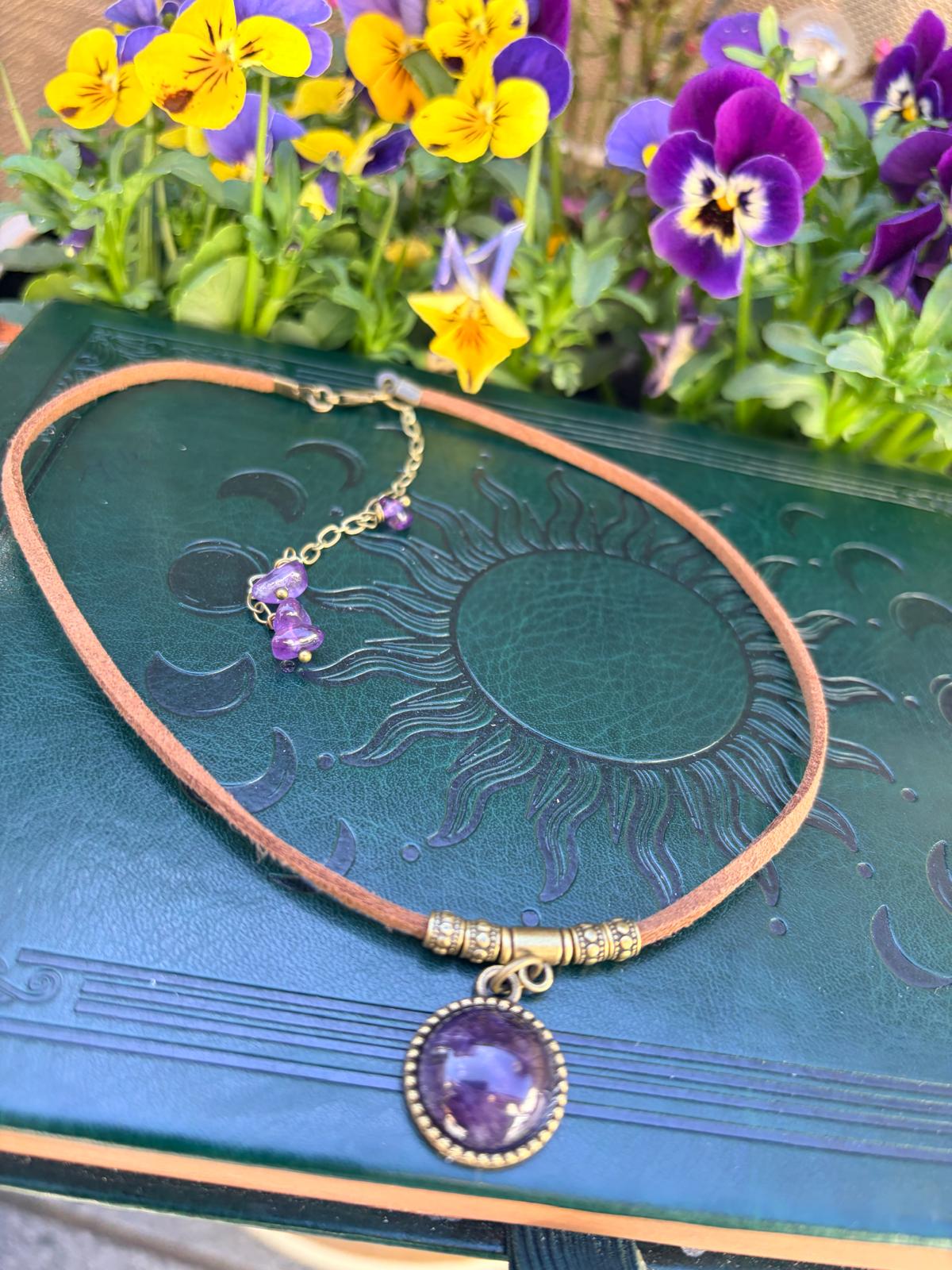 Choker z ametystem – talizman spokoju i intuicji, boho naszyjnik z kamieniem naturalnym