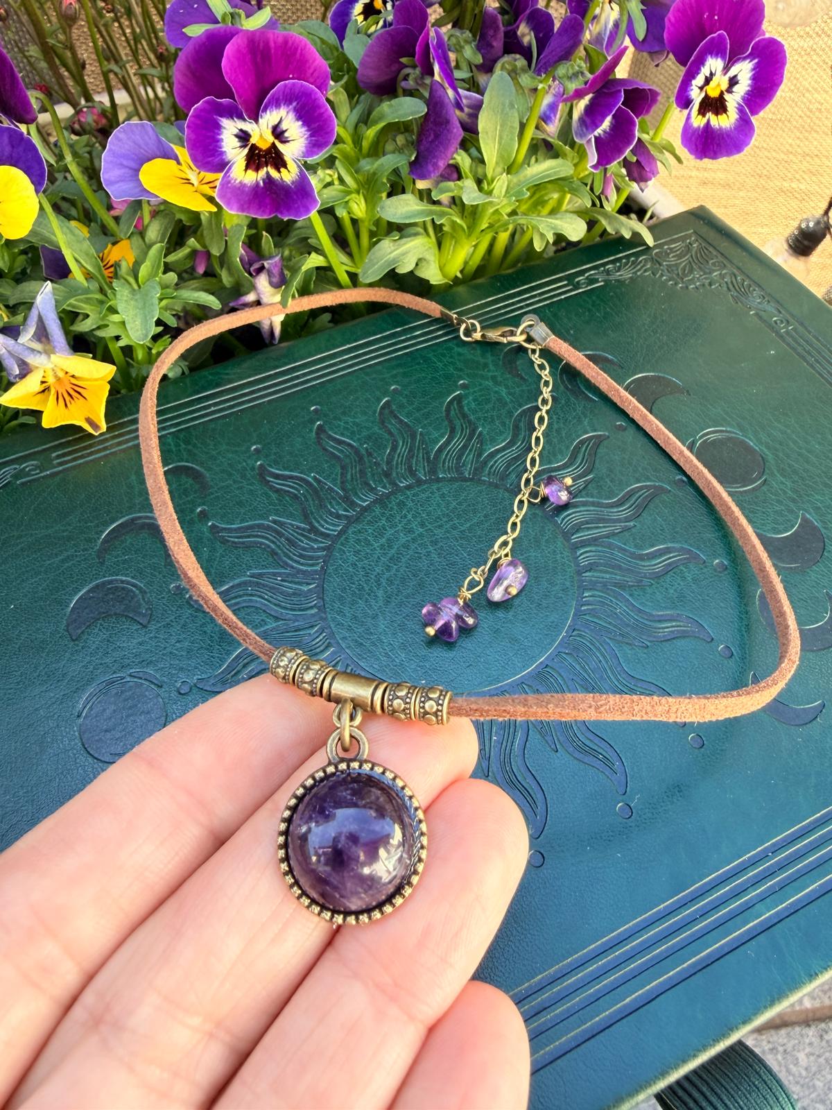 Choker z ametystem – talizman spokoju i intuicji, boho naszyjnik z kamieniem naturalnym