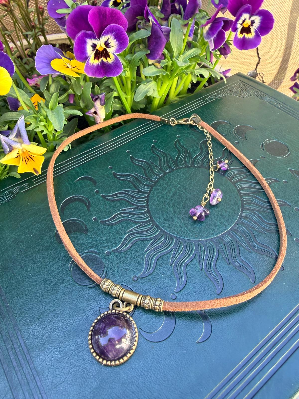 Choker z ametystem – talizman spokoju i intuicji, boho naszyjnik z kamieniem naturalnym