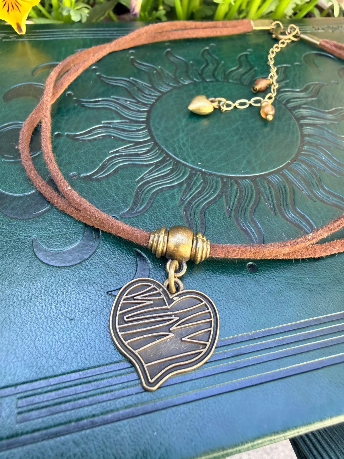 Choker serce brązowe boho – naszyjnik vintage talizman ziemi