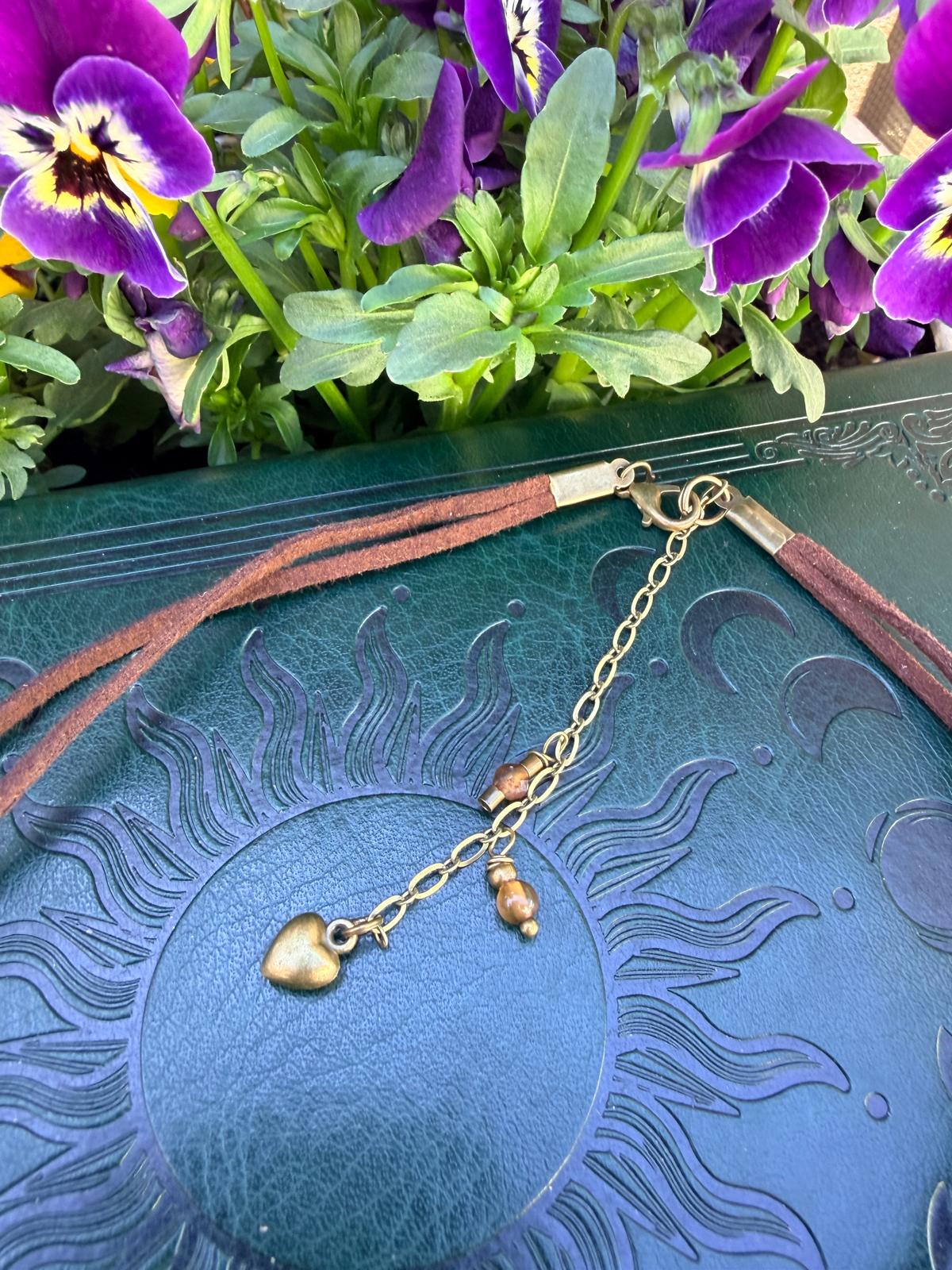 Choker serce brązowe boho – naszyjnik vintage talizman ziemi