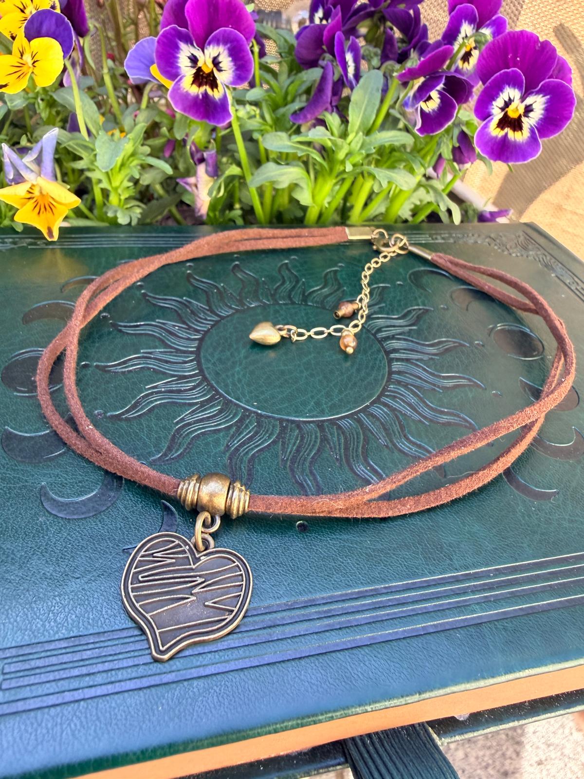 Choker serce brązowe boho – naszyjnik vintage talizman ziemi