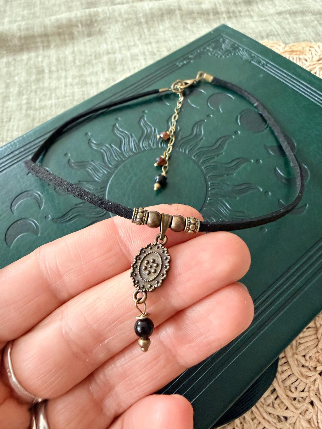 🖤 CHOKER Z CZARNYM TURMALINEM – TALIZMAN OCHRONY | BOHO VINTAGE
