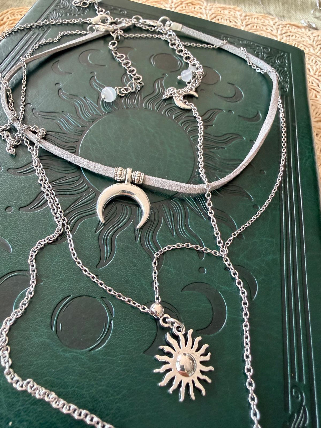✨ Zestaw naszyjników boho z kamieniem księżycowym – choker i warstwowe łańcuszki ✨