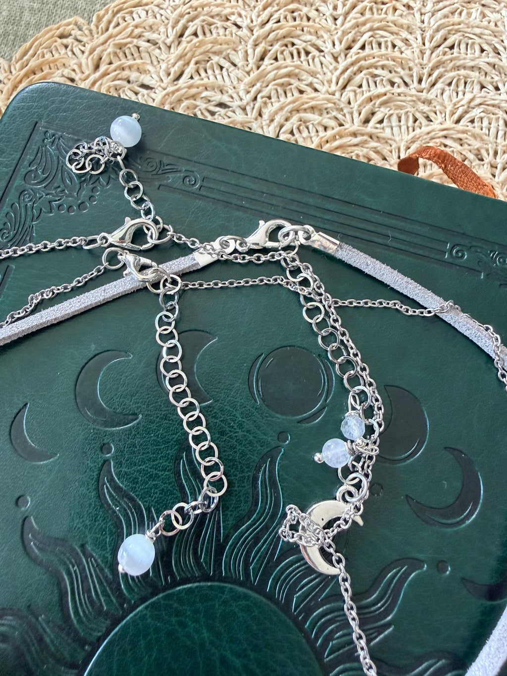 ✨ Zestaw naszyjników boho z kamieniem księżycowym – choker i warstwowe łańcuszki ✨