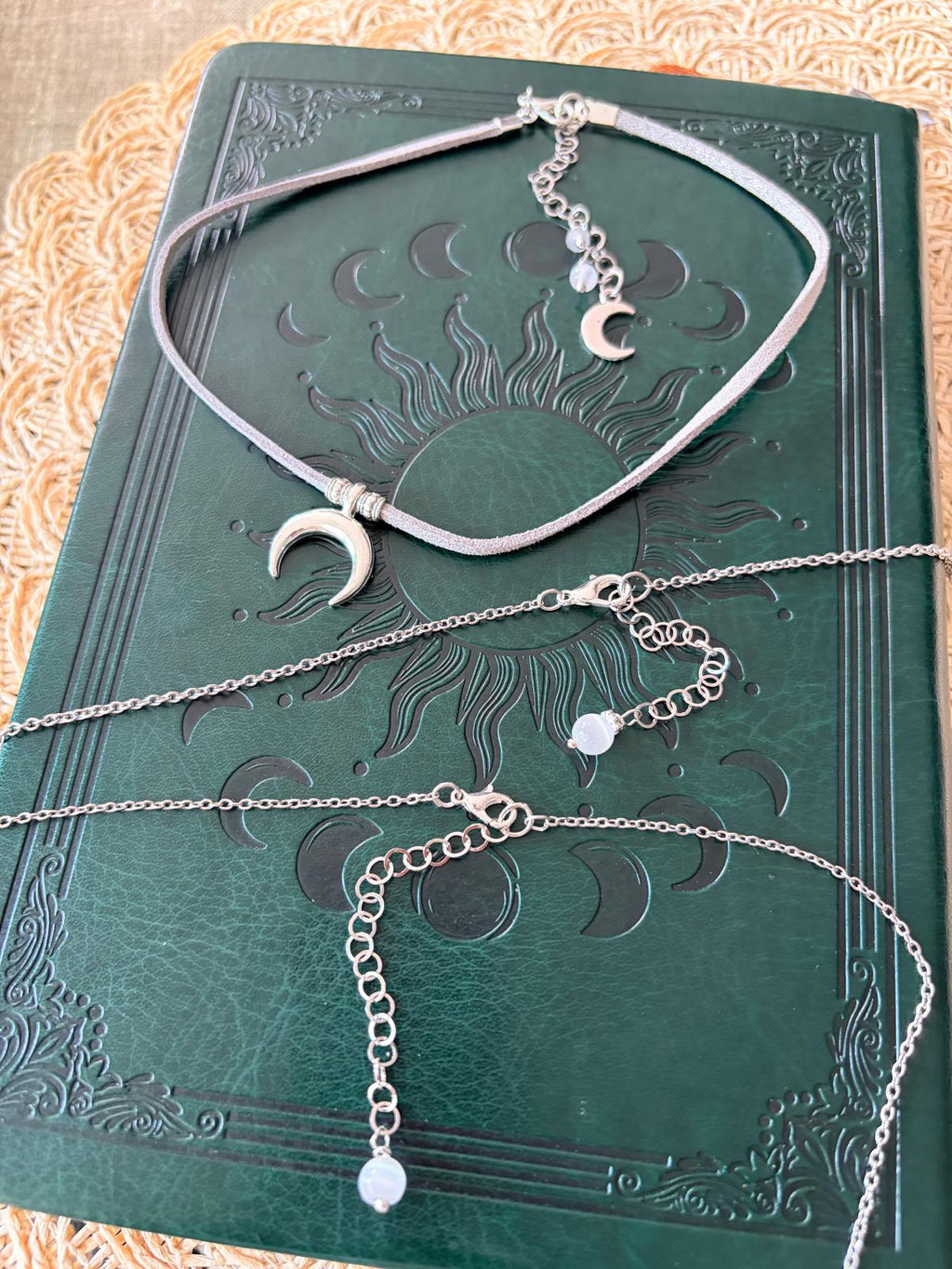 ✨ Zestaw naszyjników boho z kamieniem księżycowym – choker i warstwowe łańcuszki ✨
