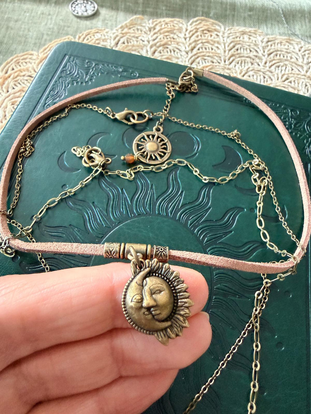 Zestaw naszyjników boho – choker z motywem słońca i księżyca | layered necklace