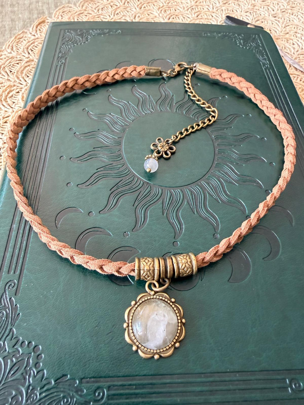 🌫️ Choker z naturalnym agatem – jasny kamień, boho naszyjnik vintage | Agnes Arte