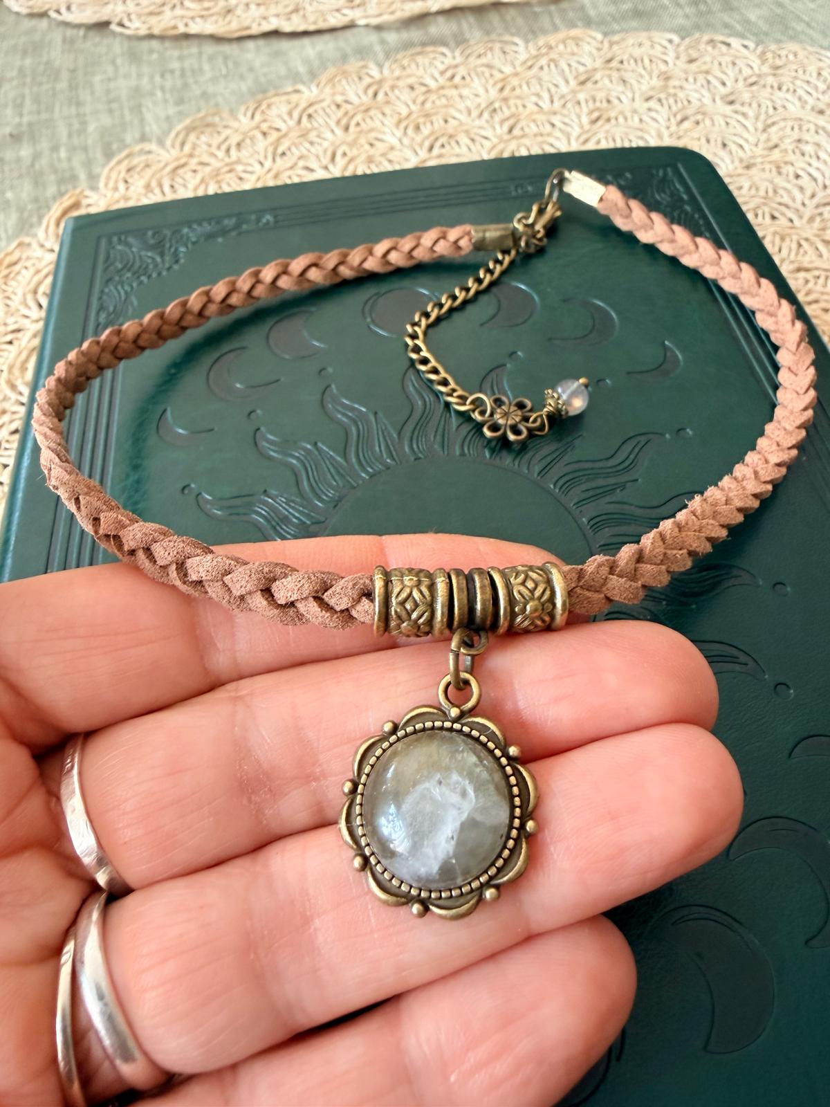 🌫️ Choker z naturalnym agatem – jasny kamień, boho naszyjnik vintage | Agnes Arte