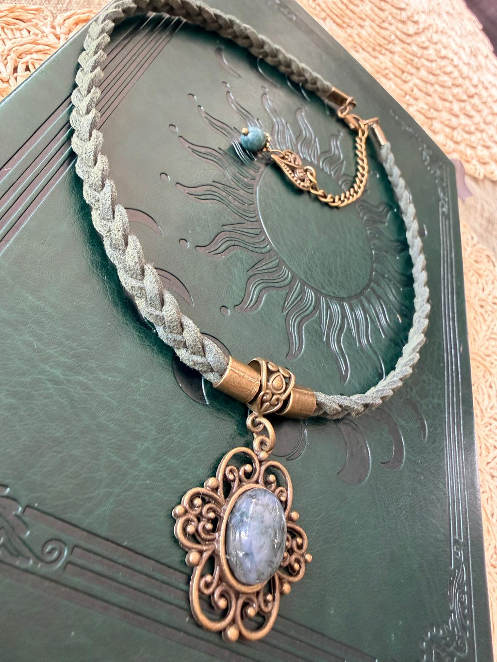 Choker z agatem mchowym – zielony kamień naturalny, boho naszyjnik vintage, talizman natury Agnes Arte