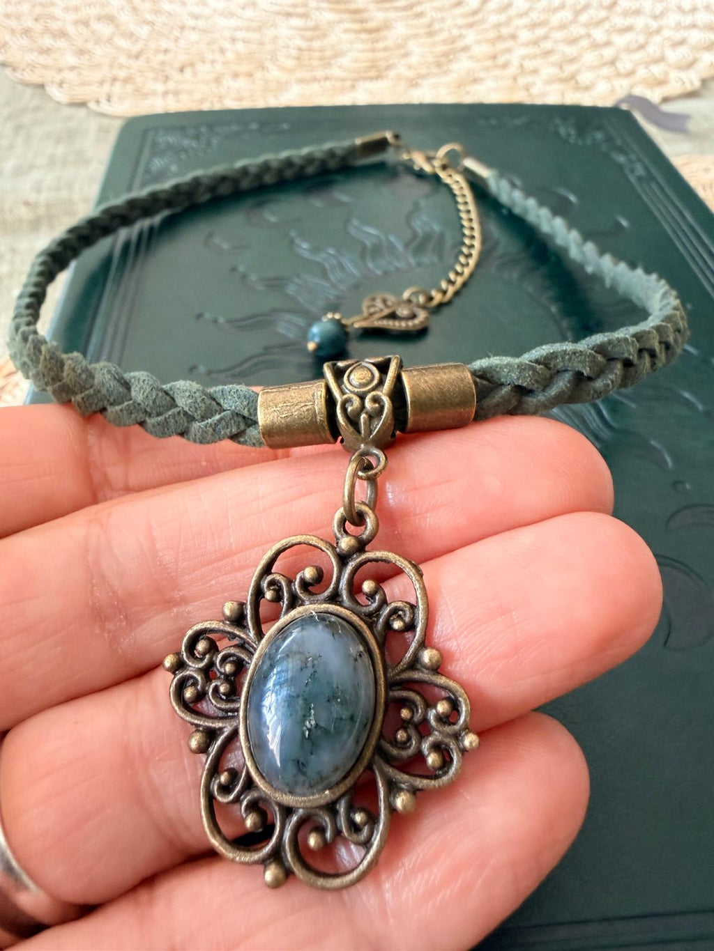 Choker z agatem mchowym – zielony kamień naturalny, boho naszyjnik vintage, talizman natury Agnes Arte