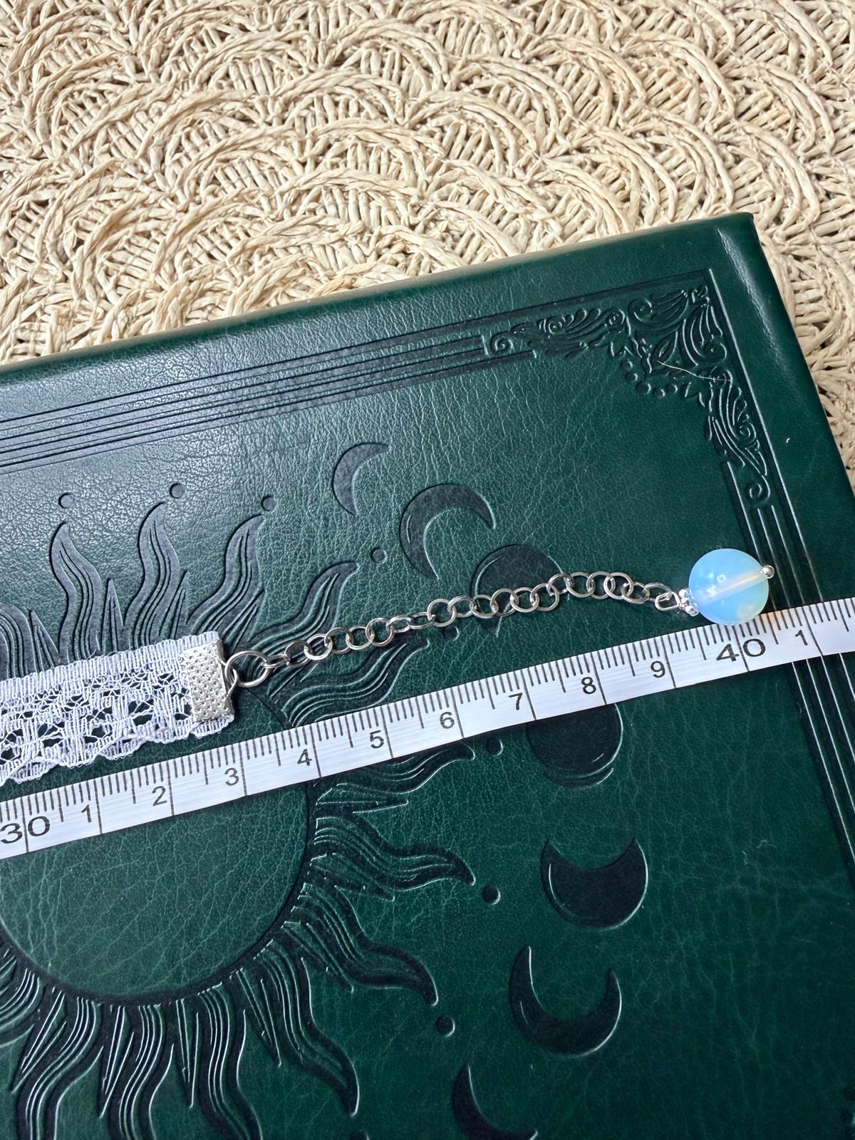🌙✨ Choker koronkowy z opalem – biały naszyjnik boho, delikatna biżuteria, talizman światła | Agnes Arte