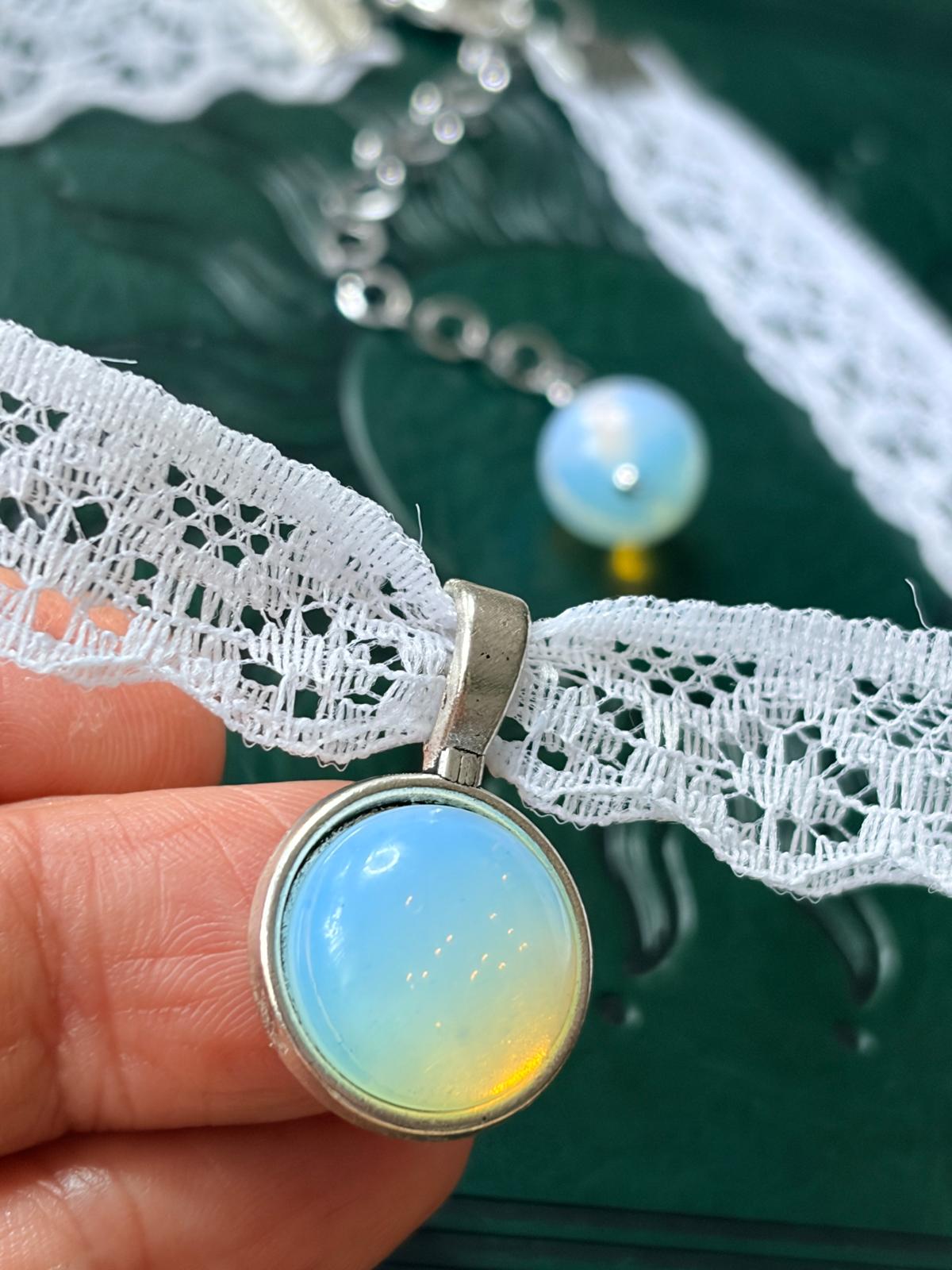 🌙✨ Choker koronkowy z opalem – biały naszyjnik boho, delikatna biżuteria, talizman światła | Agnes Arte
