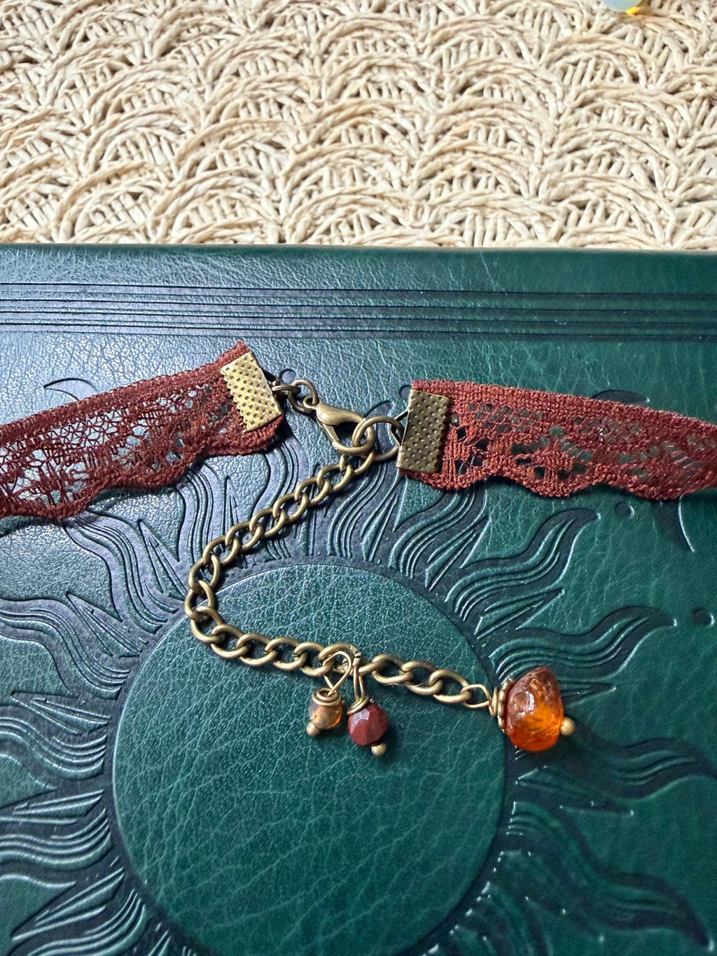🍂✨ Choker koronkowy z agatami i bursztynem – naszyjnik boho vintage, talizman ciepła i ochrony | Agnes Arte