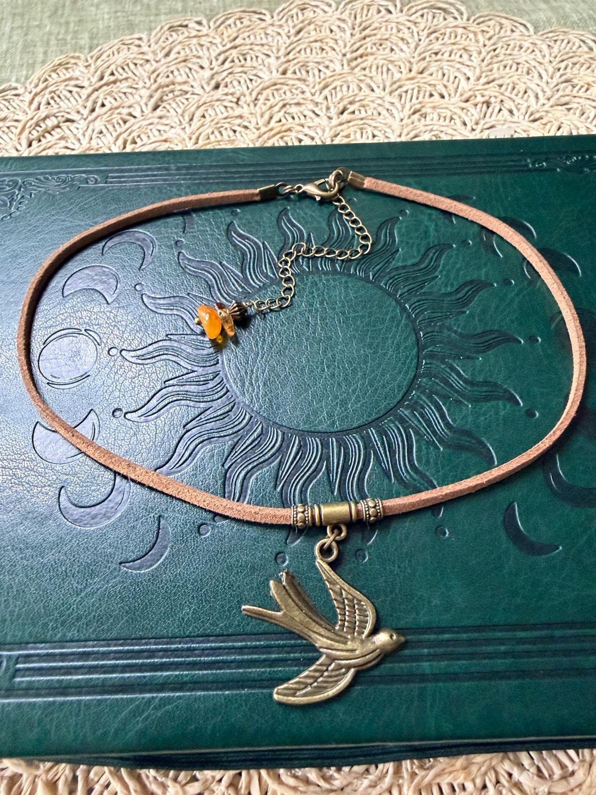 🕊️✨ Choker z jaskółką – naszyjnik boho vintage, symbol wolności i lekkości | Agnes Arte  Lekkość. Wolność. Nowy początek… 🕊️✨