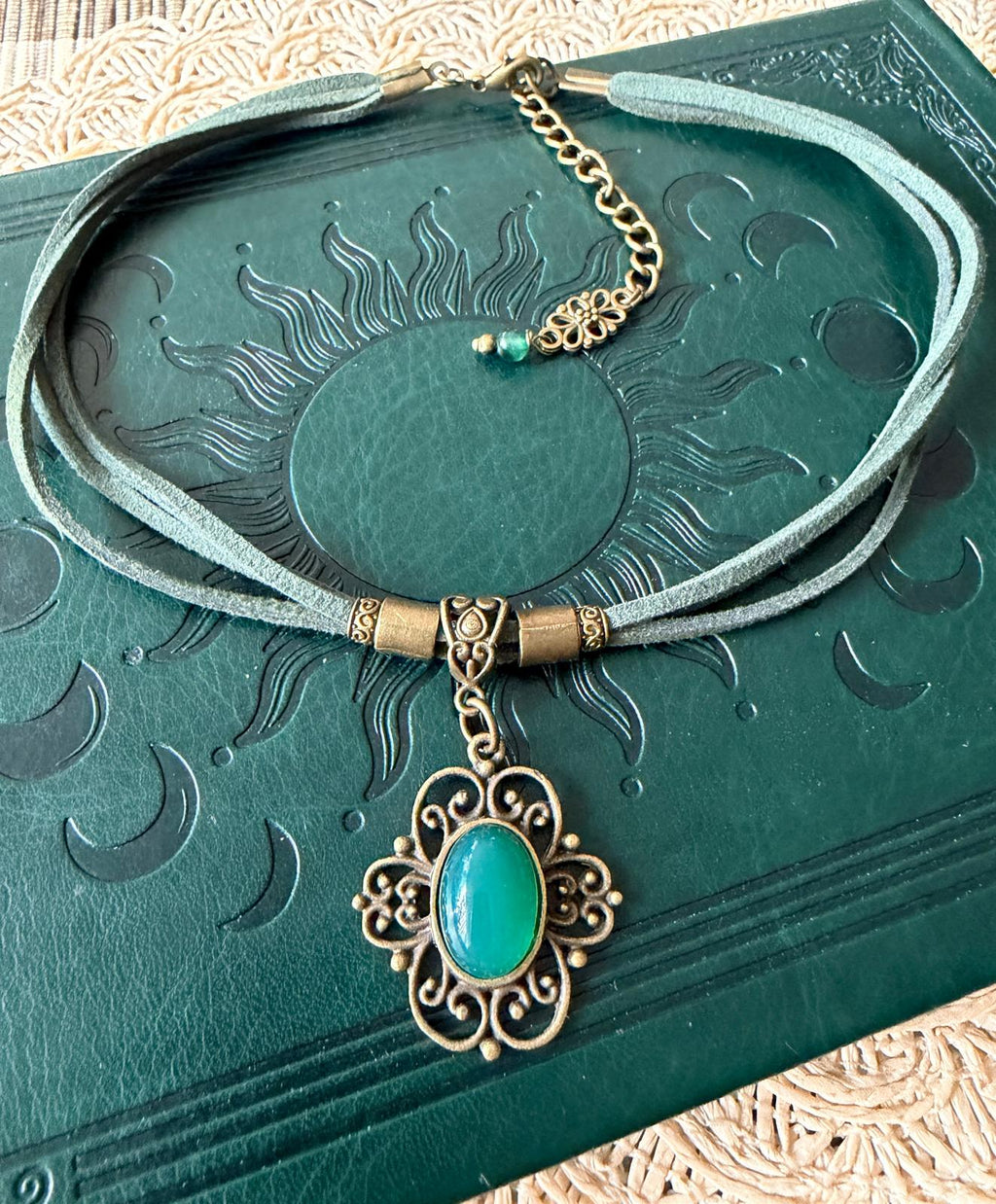 Zielony Jadeit Choker Boho Vintage – talizman harmonii i szczęścia | Agnes Arte 💚🌿