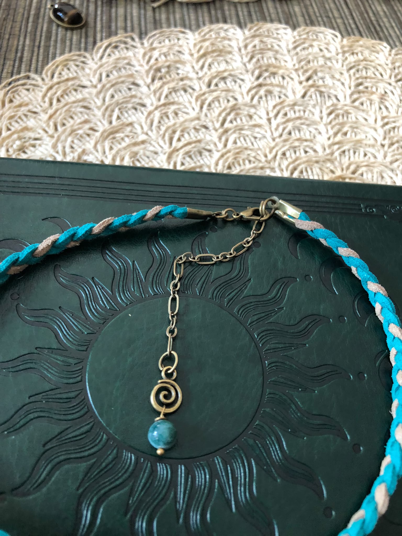 Apatyt Niebieski Choker Boho – Kamień Inspiracji i Spełniania Marzeń | Agnes Arte